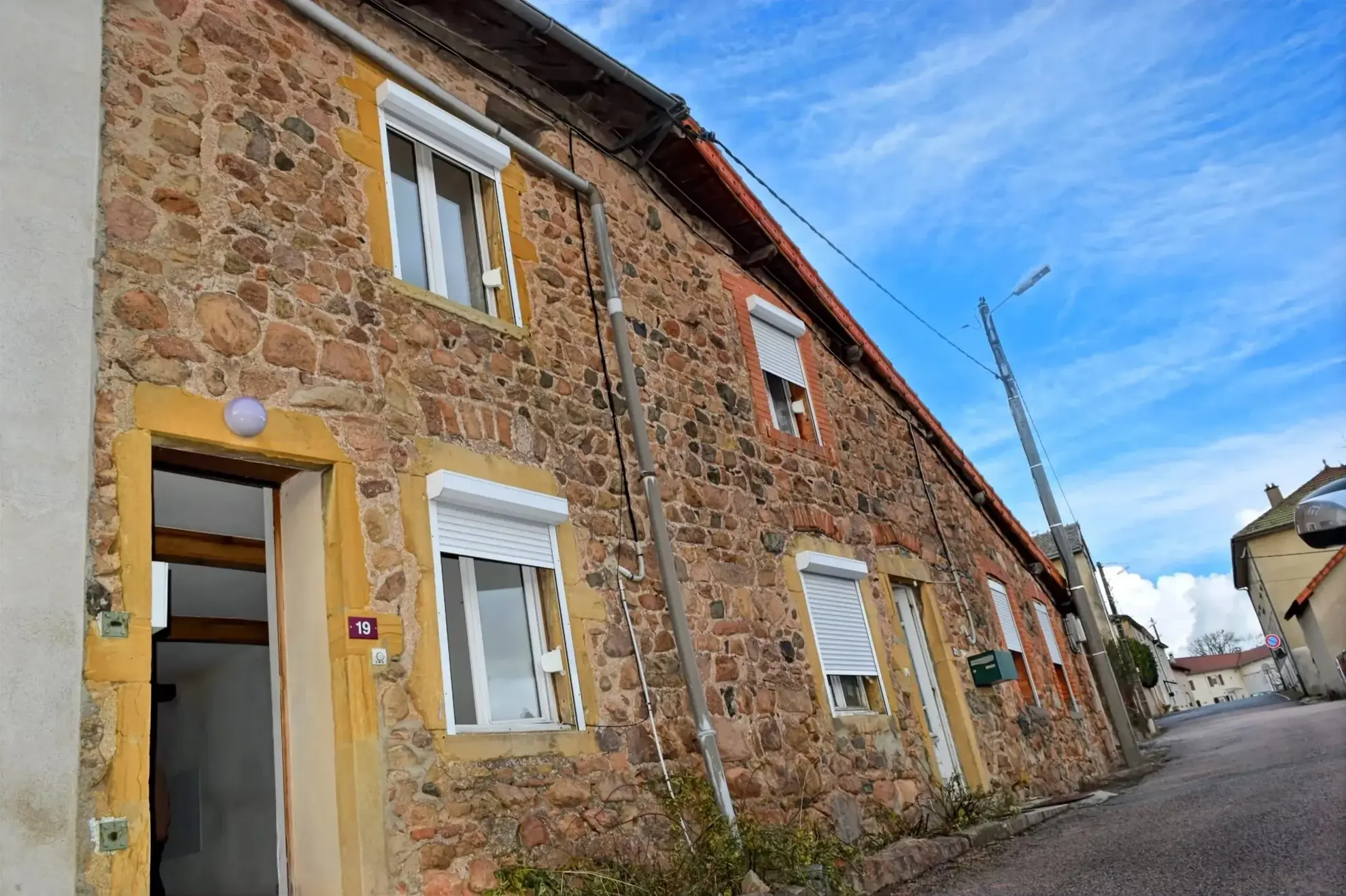 Immeuble de rapport à la vente à Cours la Ville, 120 m² avec terrain 420 m² 