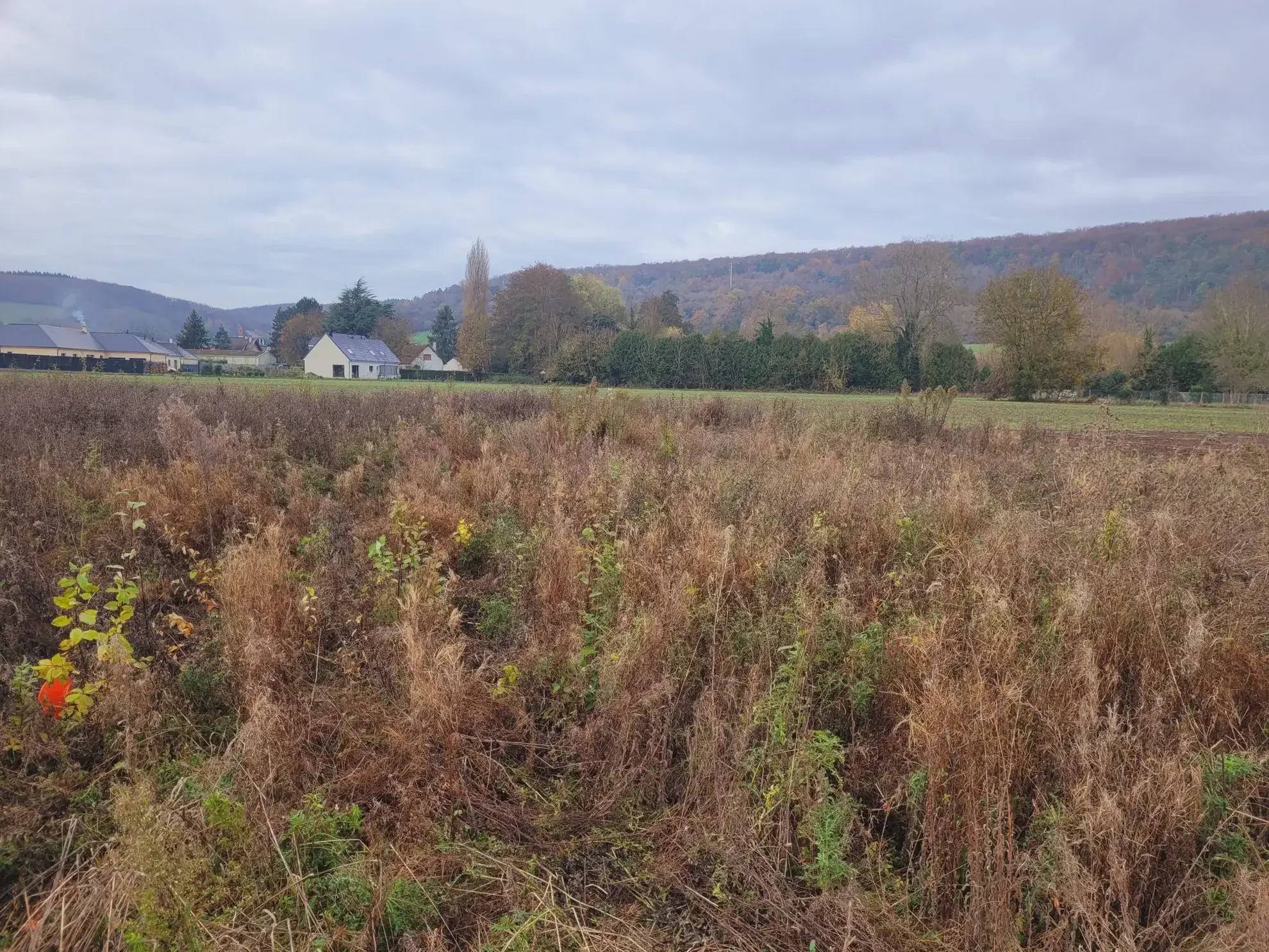 Terrain constructible de 72 m² à Hondouville avec vue campagne