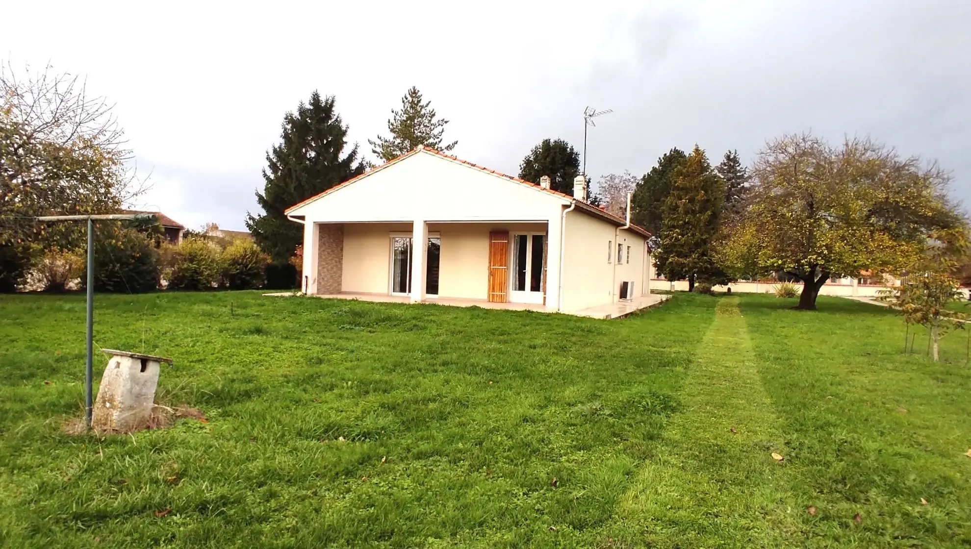 Maison 3 chambres avec garage et terrain à Les Gonds près de Saintes 