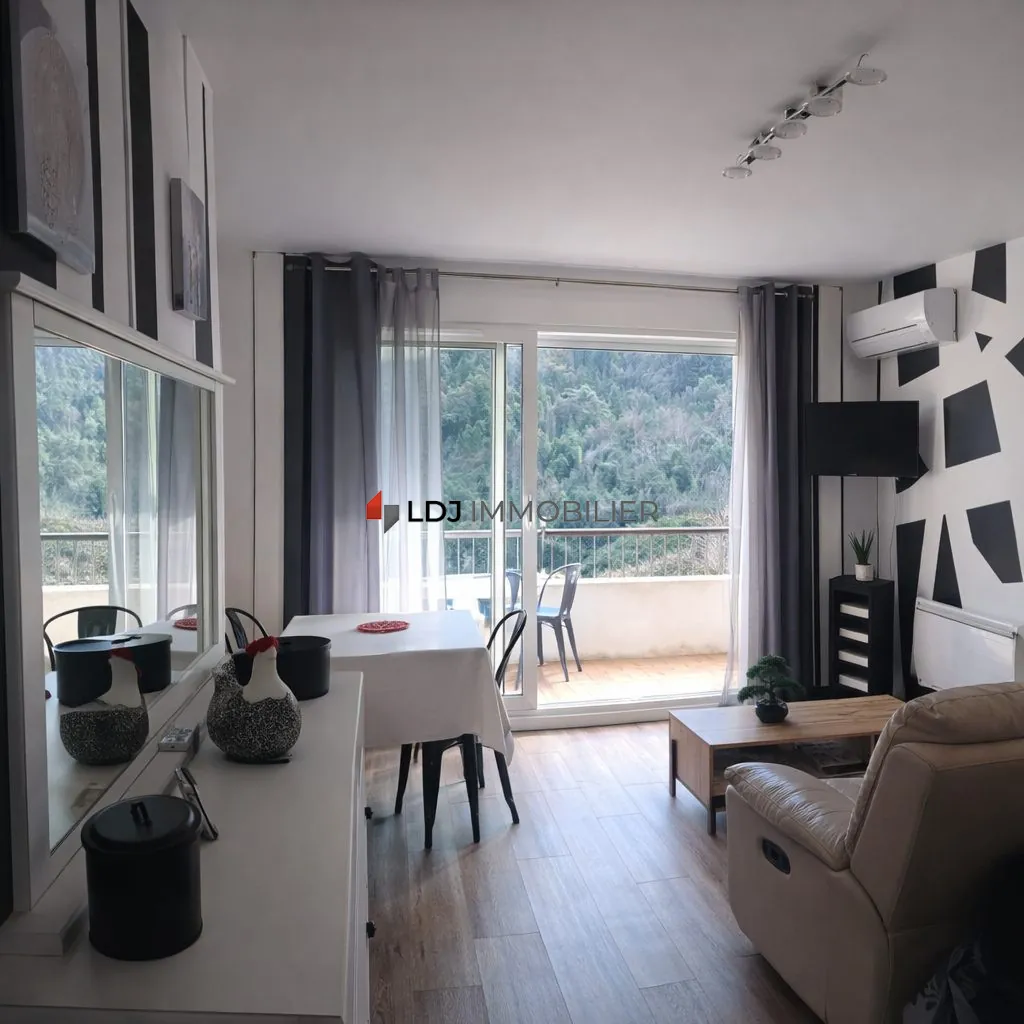 Studio rénové avec balcon et parking privé à Amélie-les-Bains 