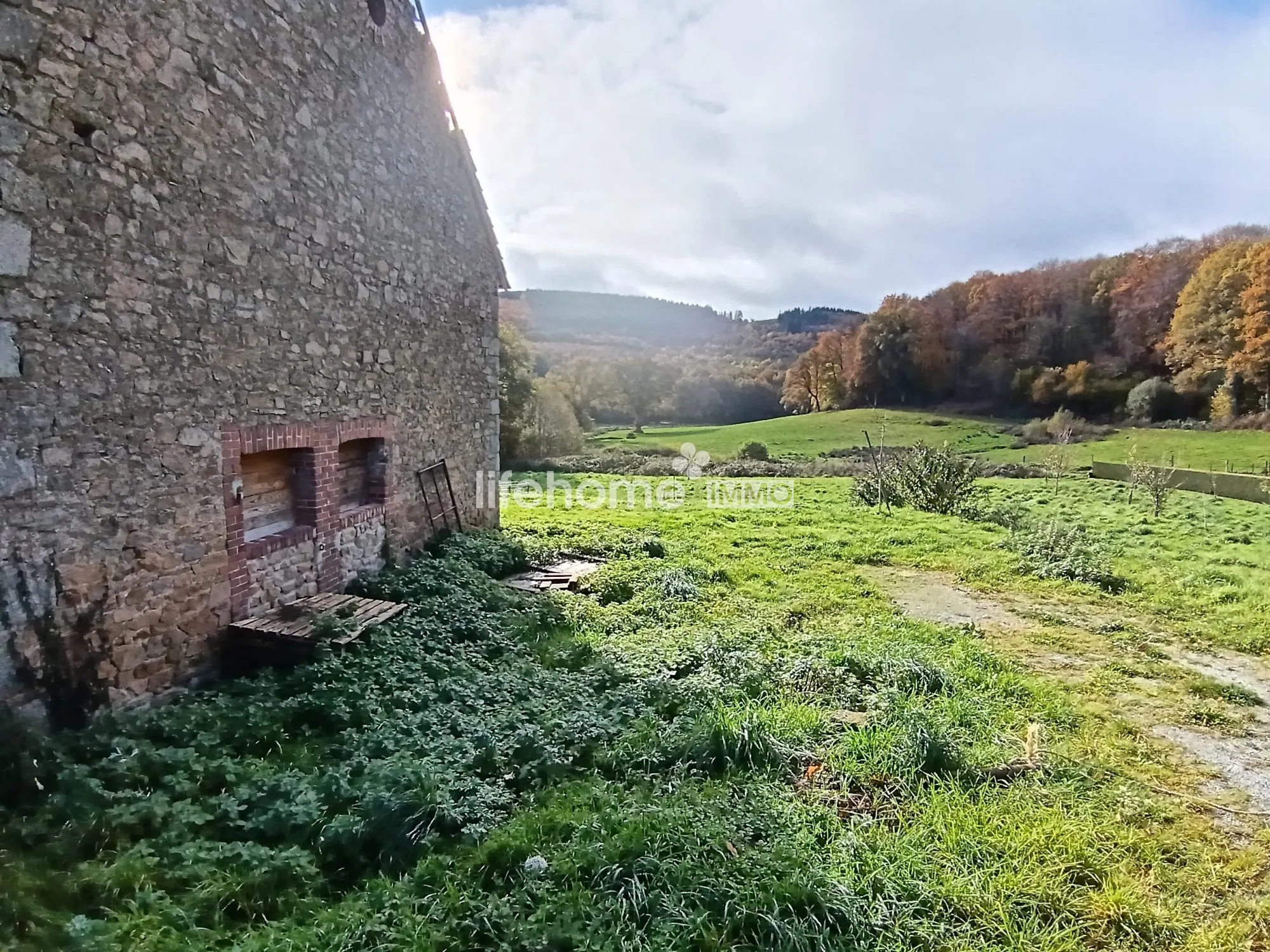 Grange en pierre avec Terrain Constructible en pleine campagne près de Guéret