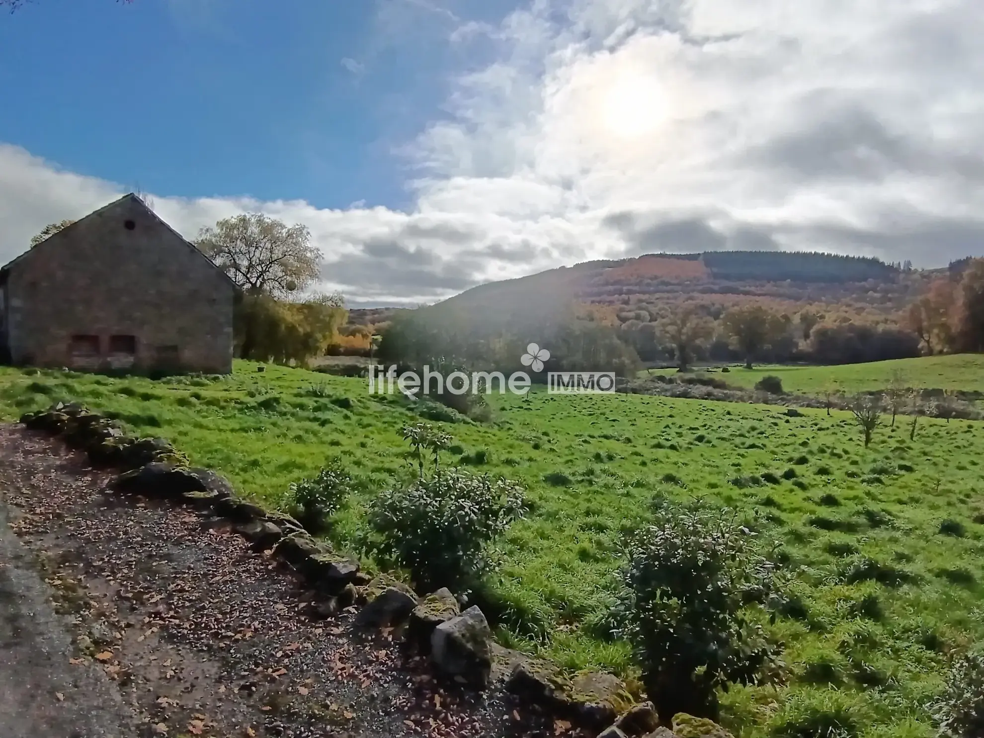 Grange en pierre avec Terrain Constructible en pleine campagne près de Guéret 