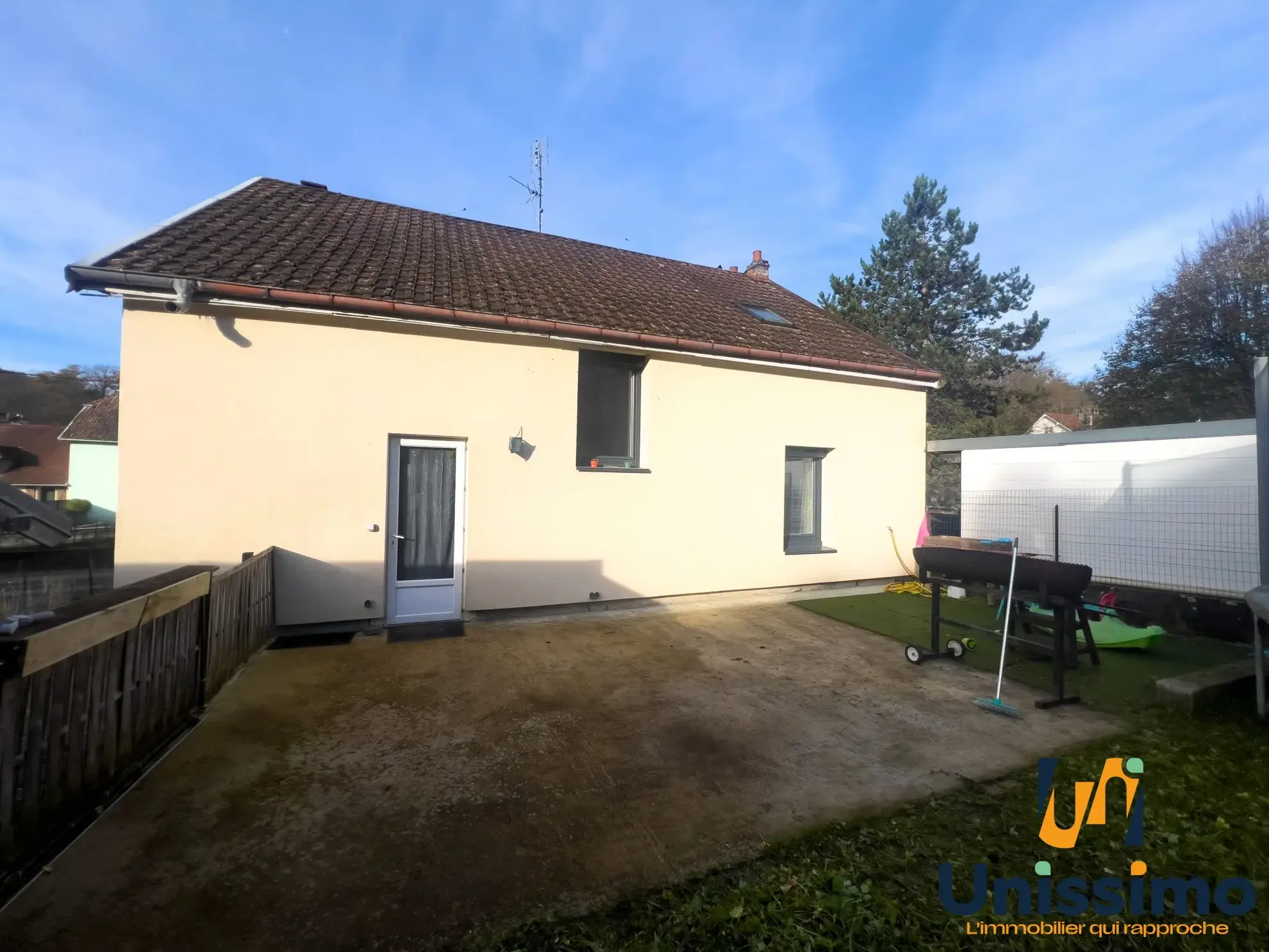 Maison à vendre à Mancenans de 140 m2 avec terrain et rénovations importantes 