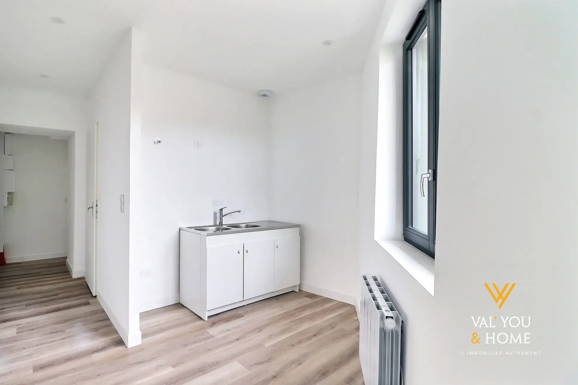 Studio rénové de 16,63 m² à Oullins, idéal pour investissement ou usage professionnel 