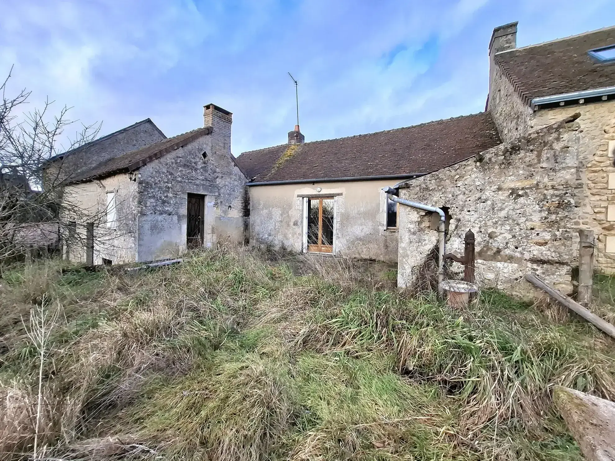 Charmante maison ancienne avec dépendances et terrain à Saint-Rémy-du-Val