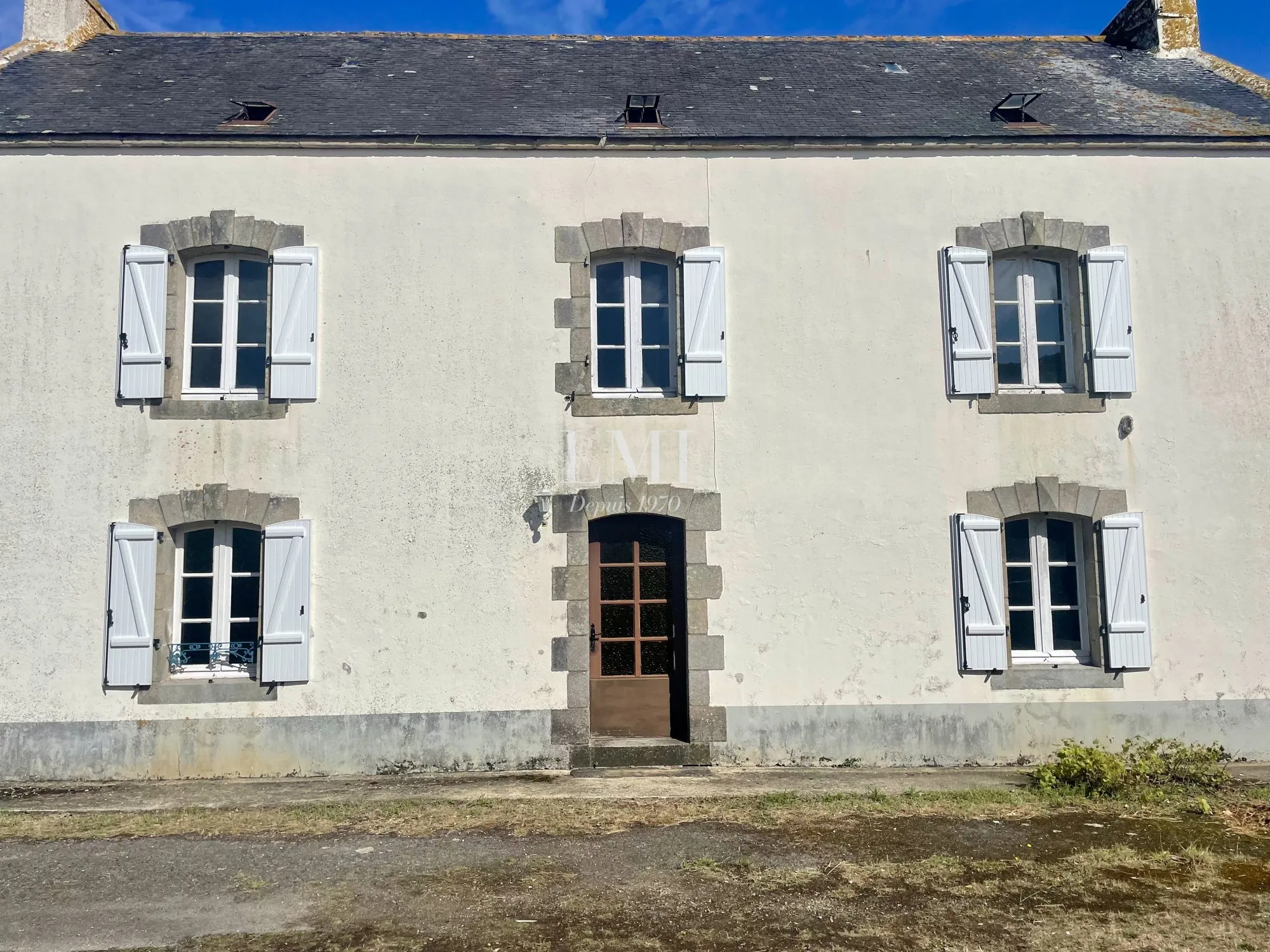Maison en pierre orientée sud avec fort potentiel de rénovation à Locoal-Mendon