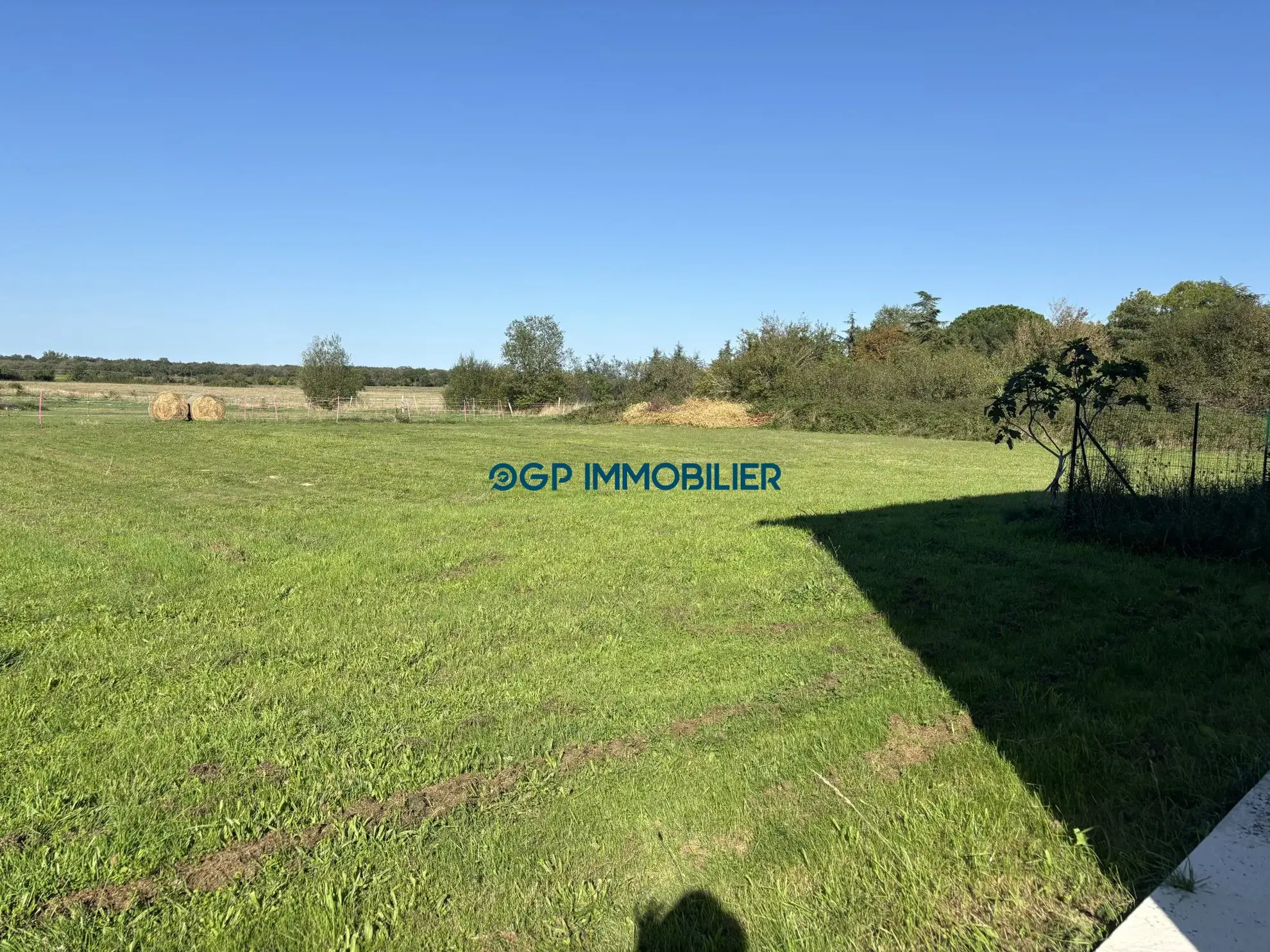 Terrain constructible de 1842 m² à Larra avec vues campagne