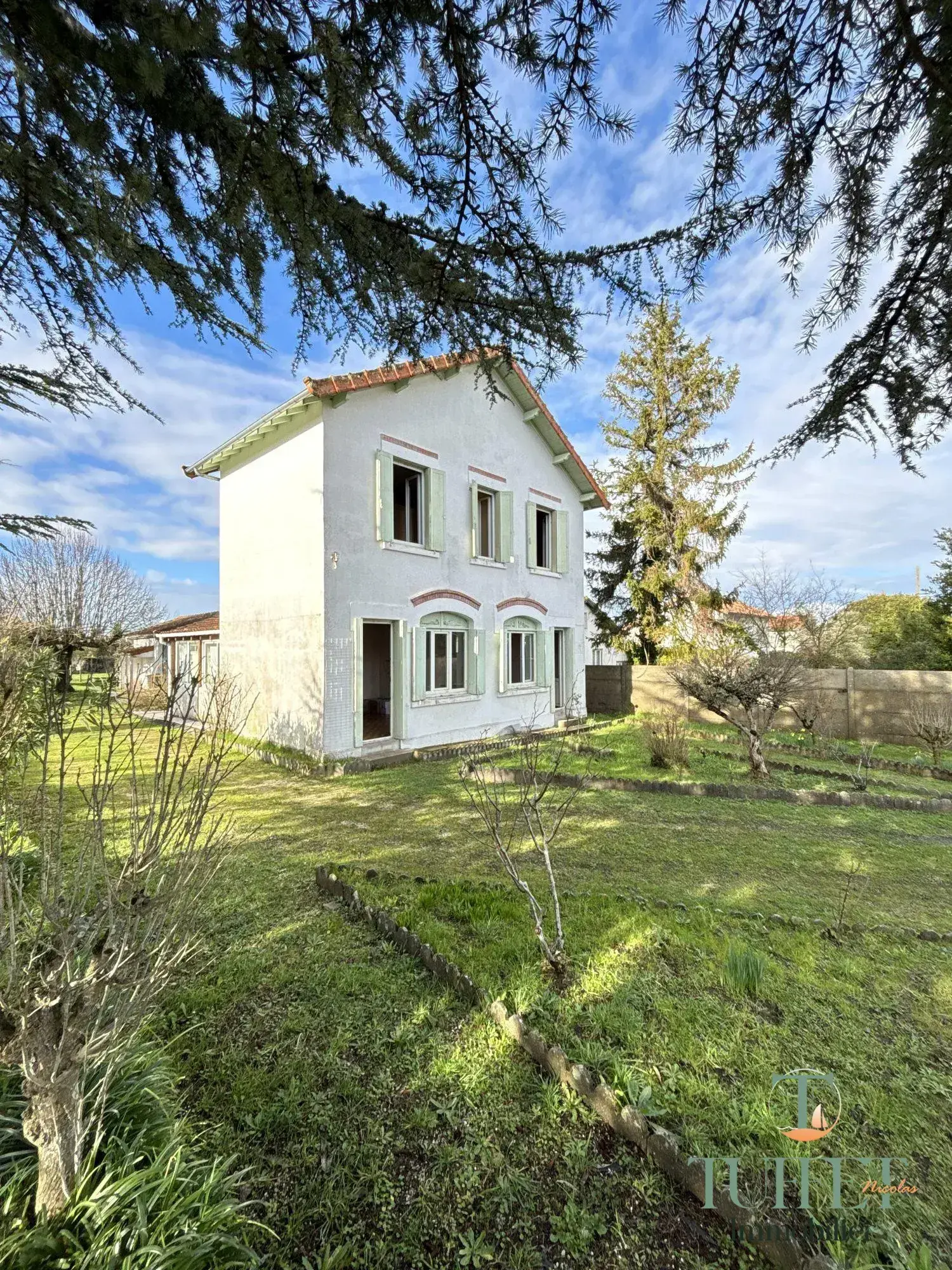 Charmante maison à vendre à Chaillevette avec potentiel de rénovation
