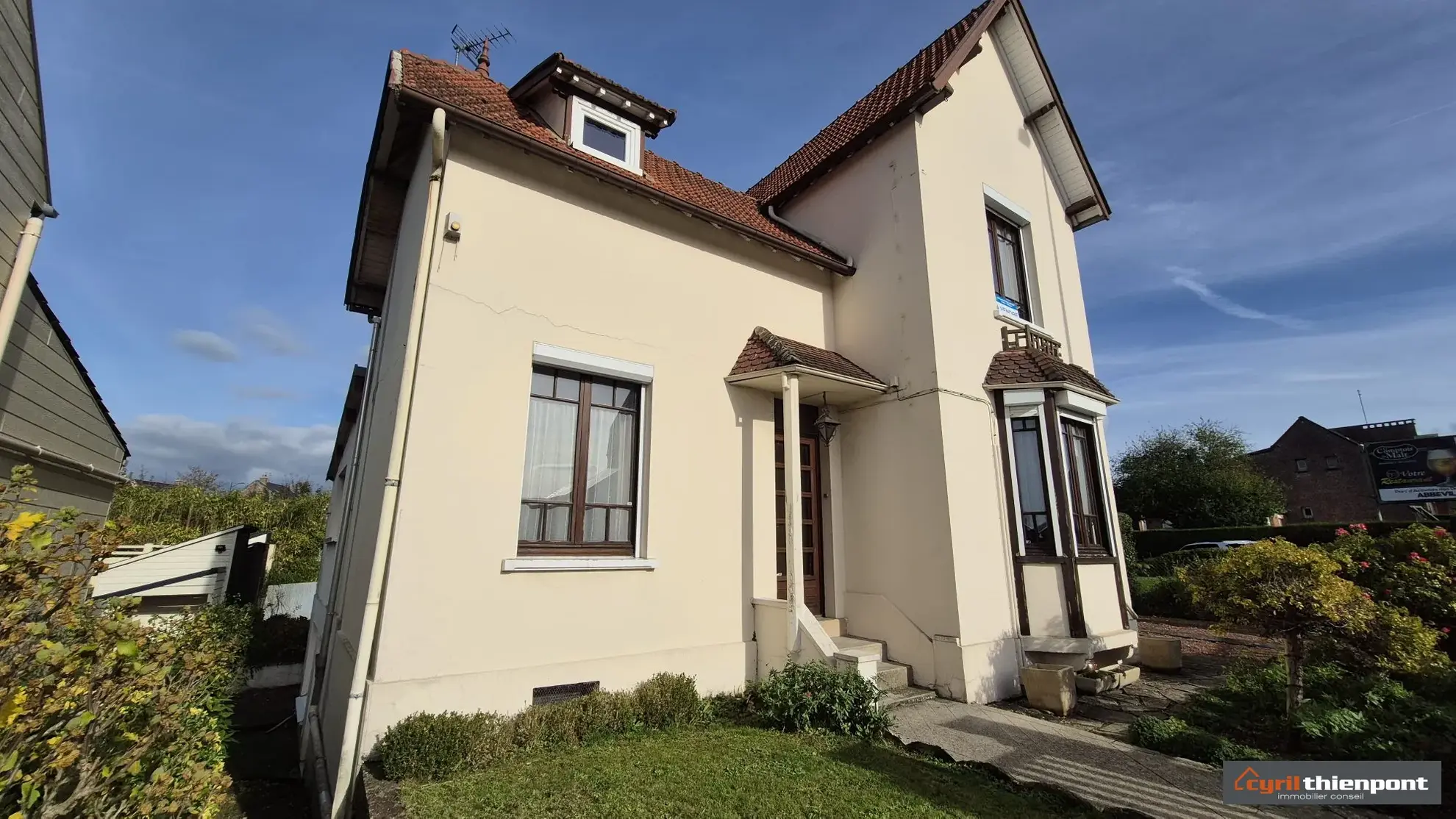 Maison individuelle à rénover à Abbeville avec garage et jardin clos