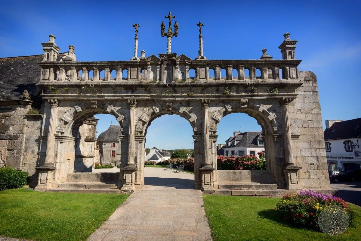 Terrain atypique de 6000 m² à Sizun - Idéal pour construire ou projets nature 