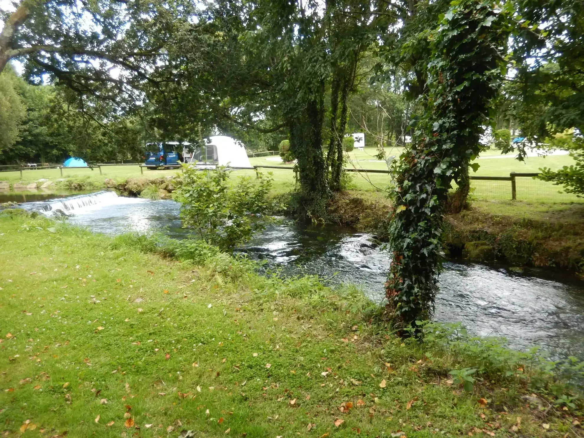 Terrain atypique de 6000 m² à Sizun - Idéal pour construire ou projets nature 