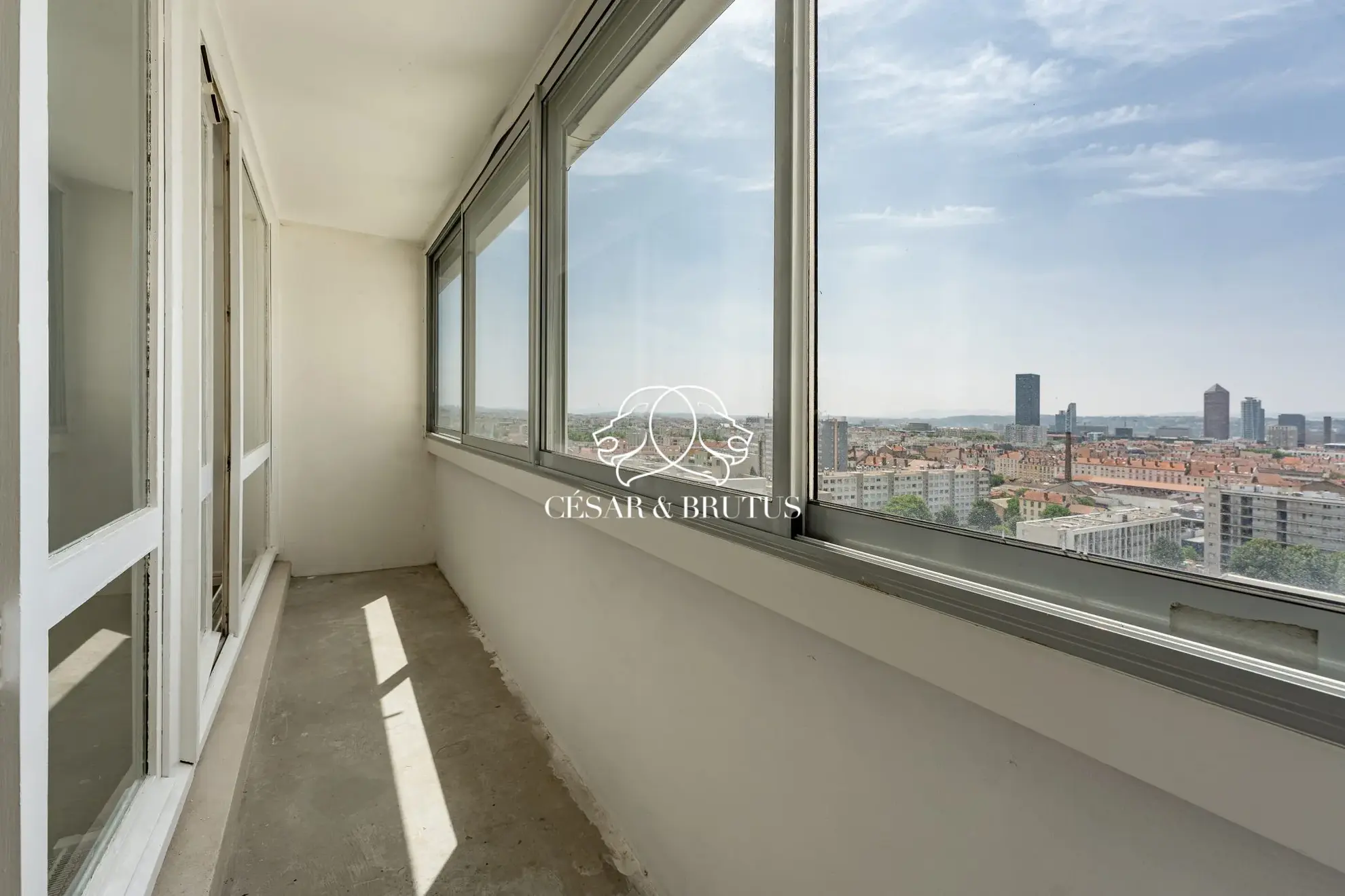 Appartement T2 de 36 m² avec loggia, cave et stationnement à Villeurbanne 
