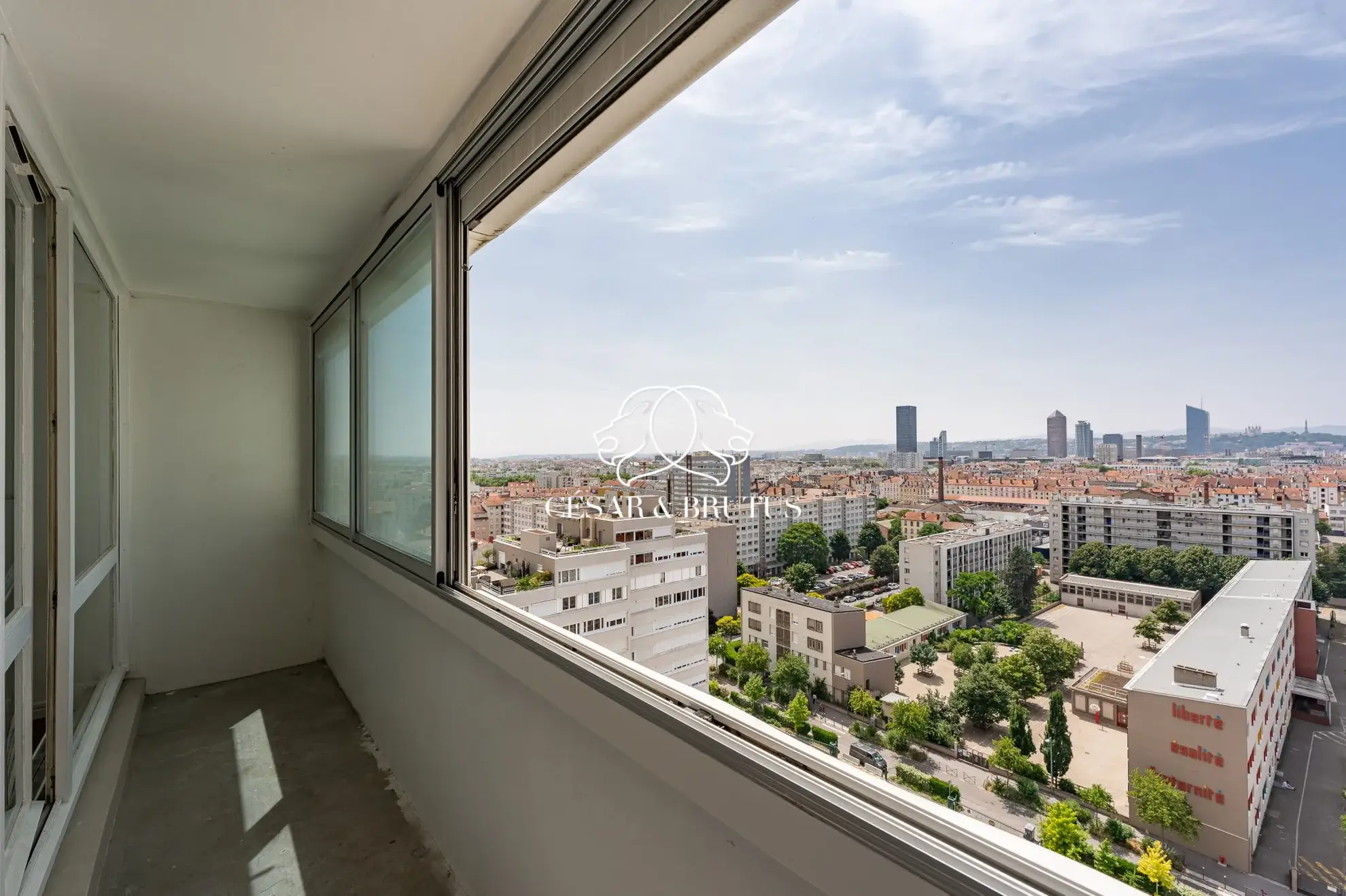 Appartement T2 de 36 m² avec loggia, cave et stationnement à Villeurbanne 