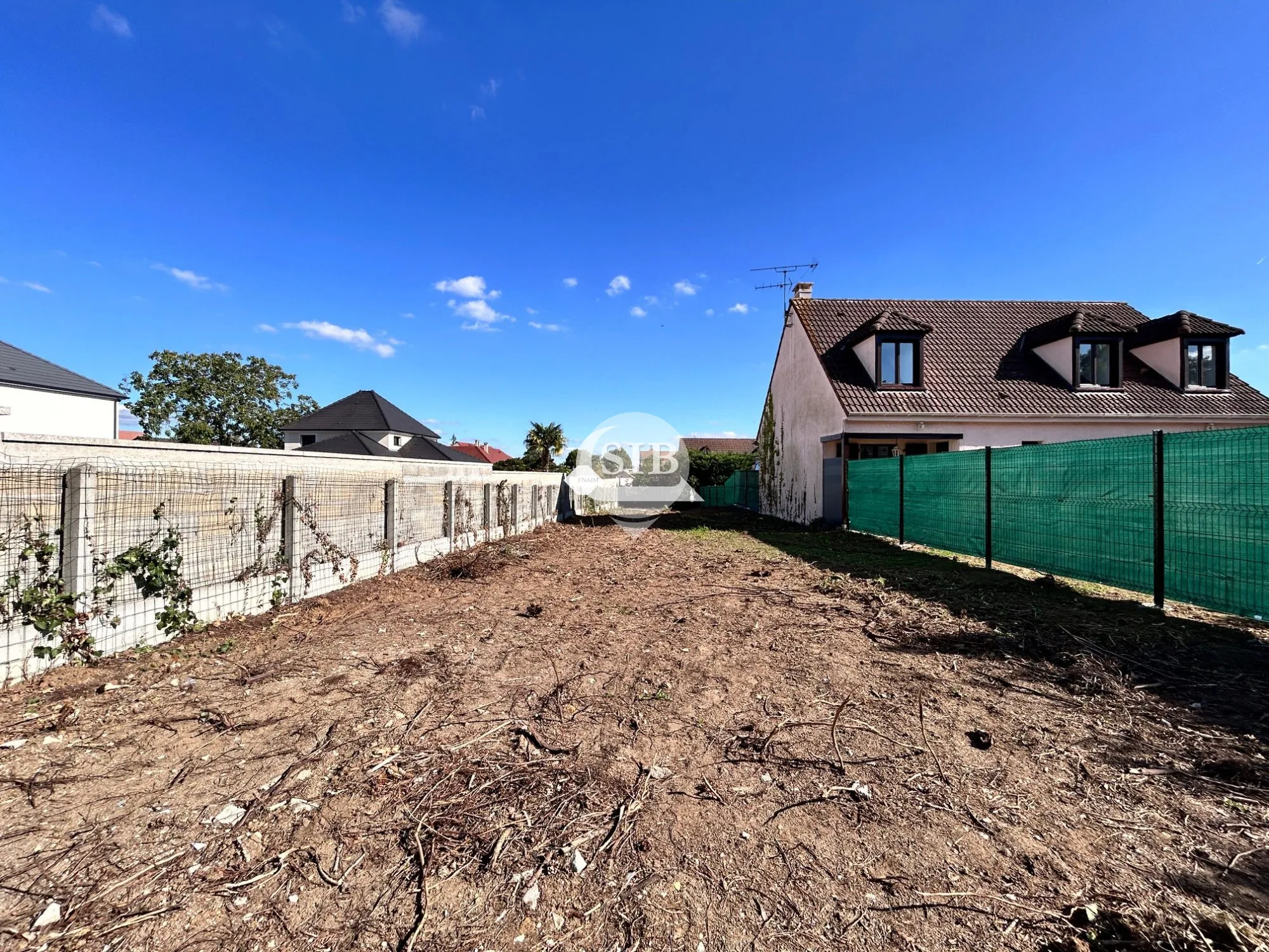 Terrain à bâtir de 325m² à Saint-Germain-lès-Arpajon