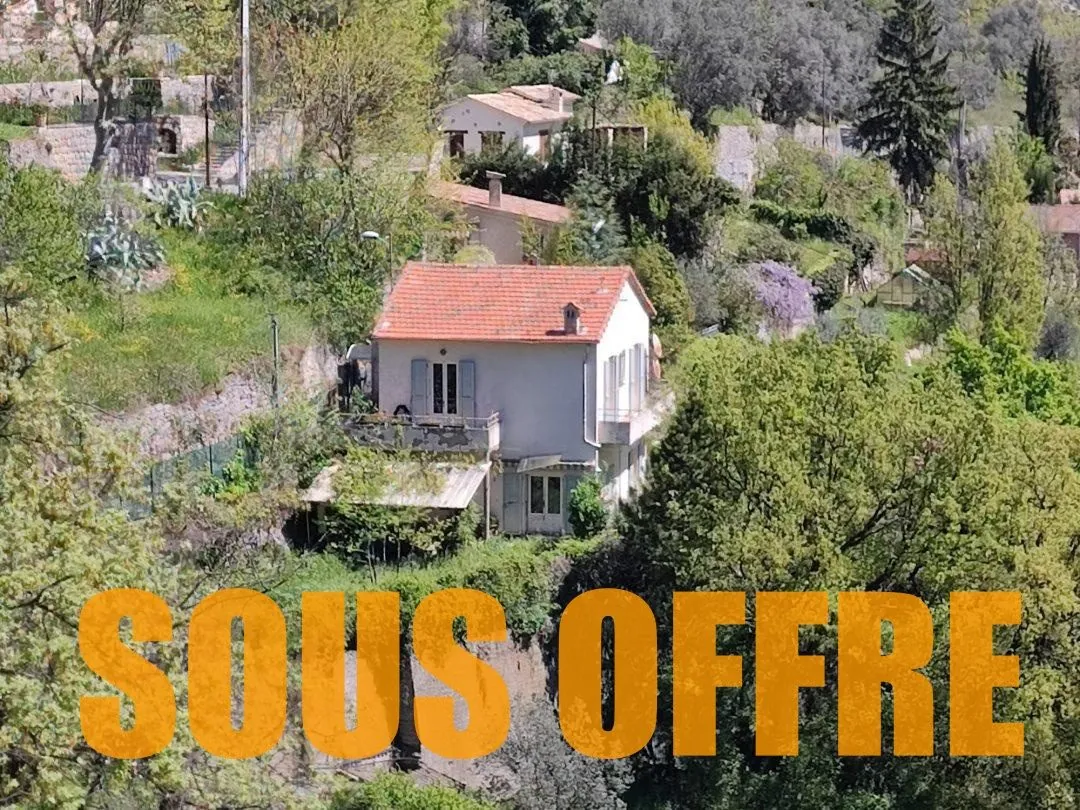 À vendre maison individuelle à Sigale de 96 m² avec jardin et potentiel de rénovation