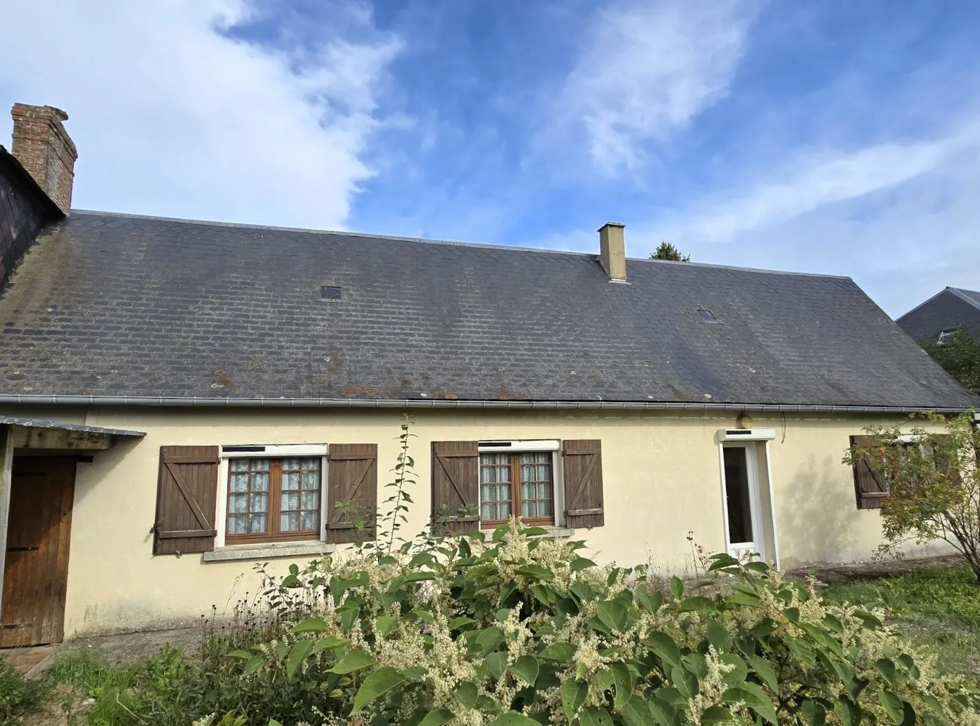 Facade Belle maison de plain-pied lumineuse à Criquiers – 77 m²