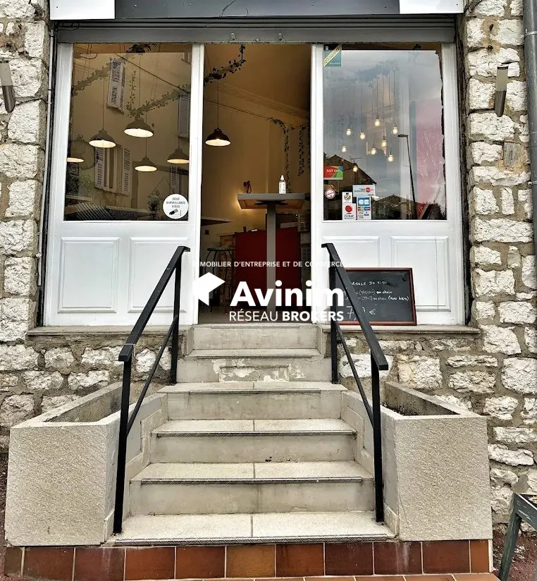 A vendre pizzeria à Cagnes-sur-Mer avec local de 42 m², emplacement idéal, clientèle fidèle et potentiel de croissance