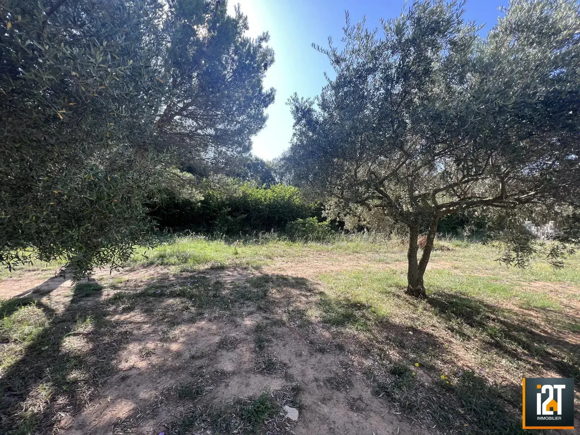 Terrain viabilisé à vendre à Saint Siffret près d'Uzès - 640 m²