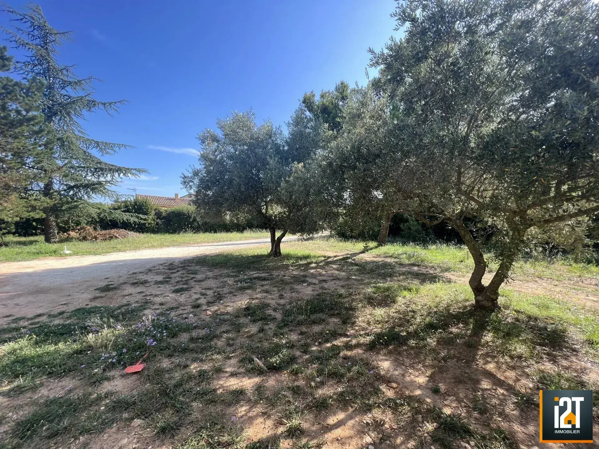Terrain viabilisé à vendre à Saint Siffret près d'Uzès - 640 m² 