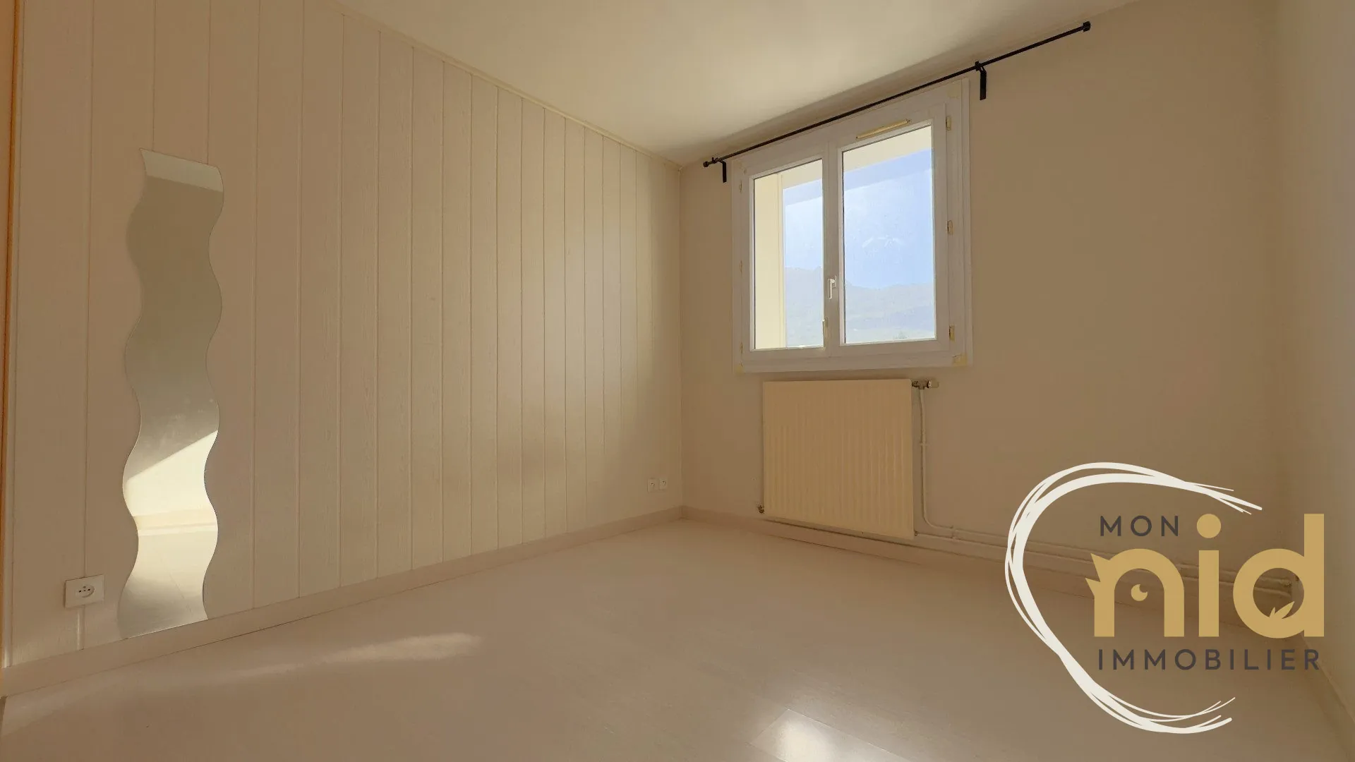 Appartement T3 de 64m² avec loggia à Fontaine, résidence sécurisée 
