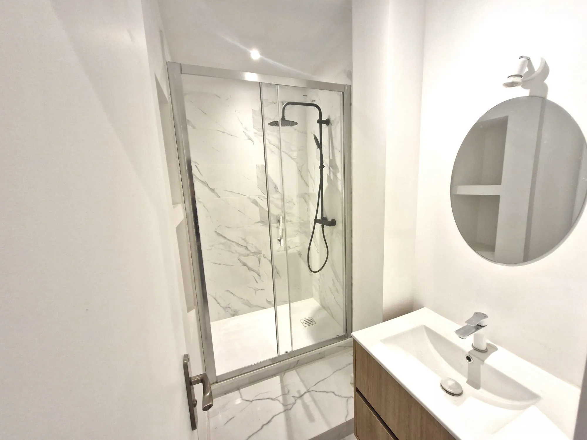 Appartement 2 pièces rénové avec balcon à Solliès-Pont