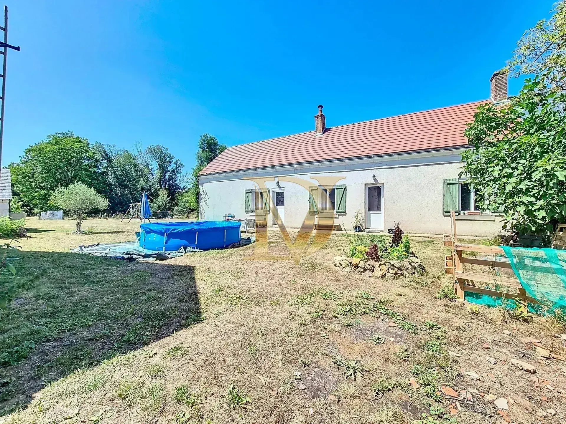 Maison ancienne rénovée avec dépendances et grand jardin à Angé 