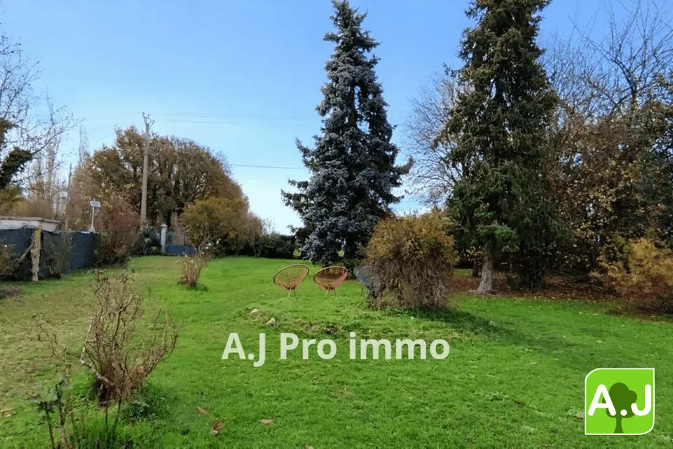 Terrain constructible de 700 m² à Saint-André-de-l'Eure en environnement calme