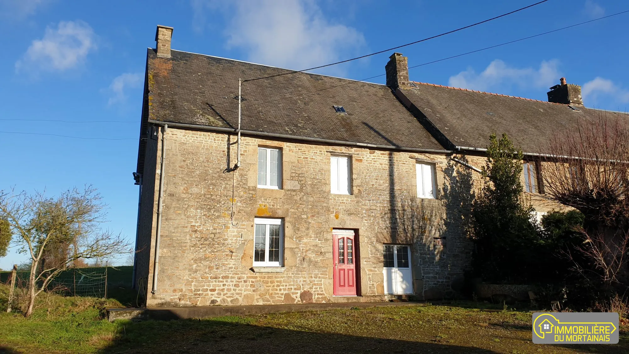 Maison de campagne à rénover avec terrain en vente à Saint-Cyr-du-Bailleul