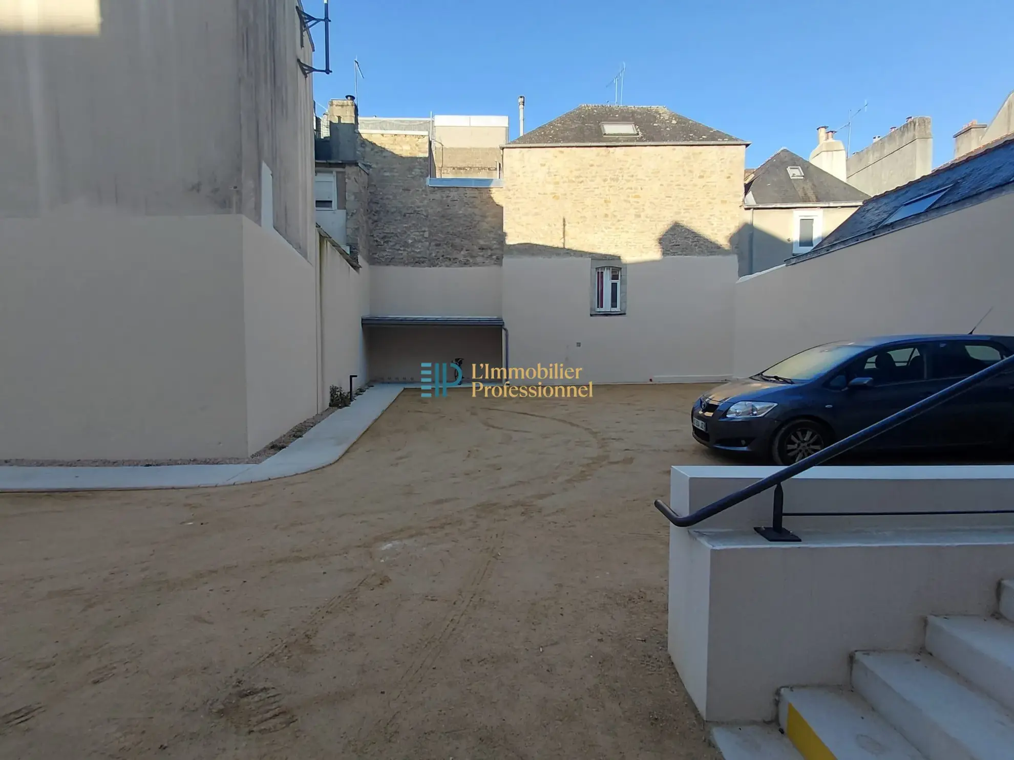 À vendre bureaux 102 m² au centre de Quimper avec visibilité importante 