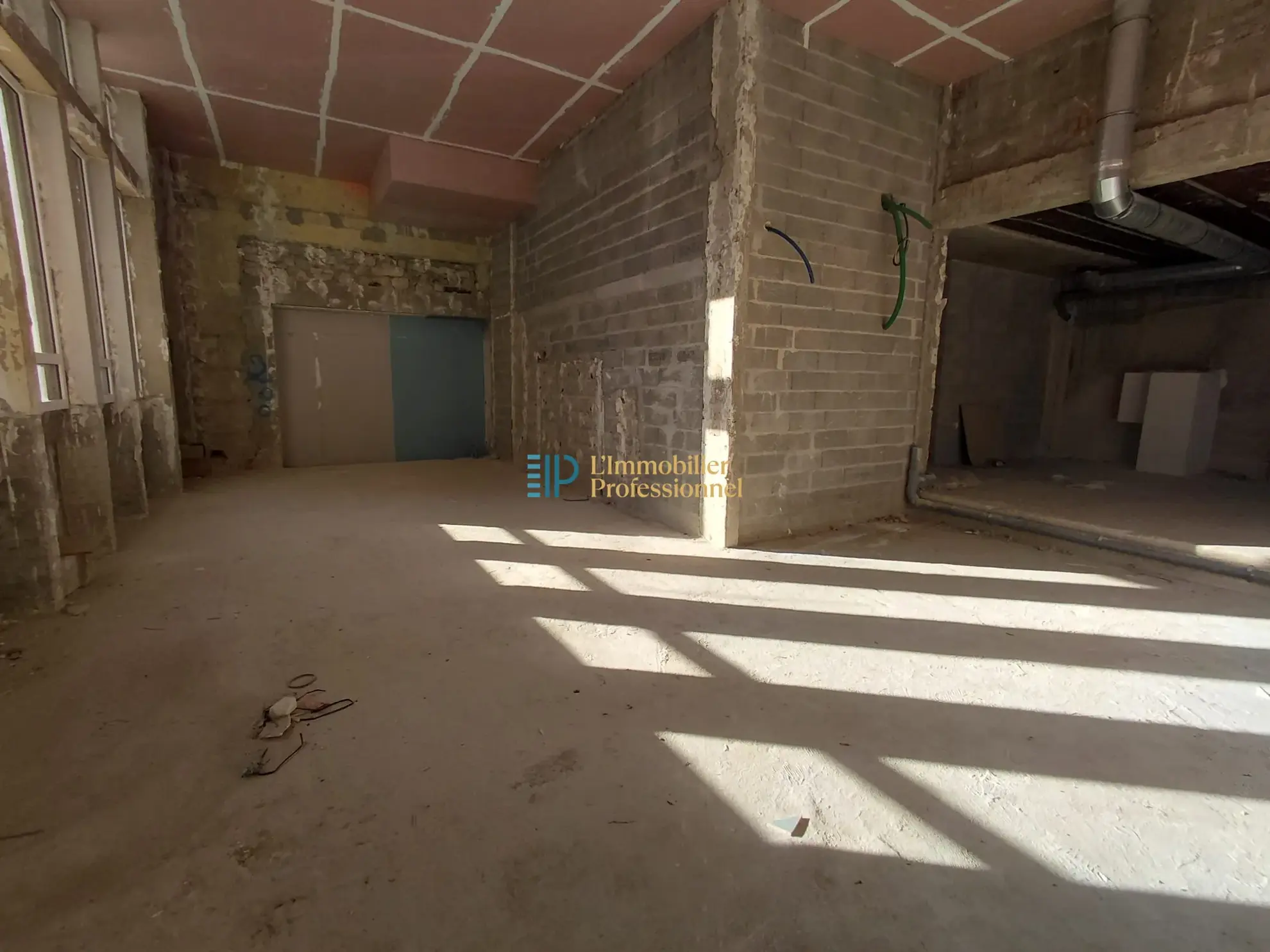 À vendre bureaux 102 m² au centre de Quimper avec visibilité importante 