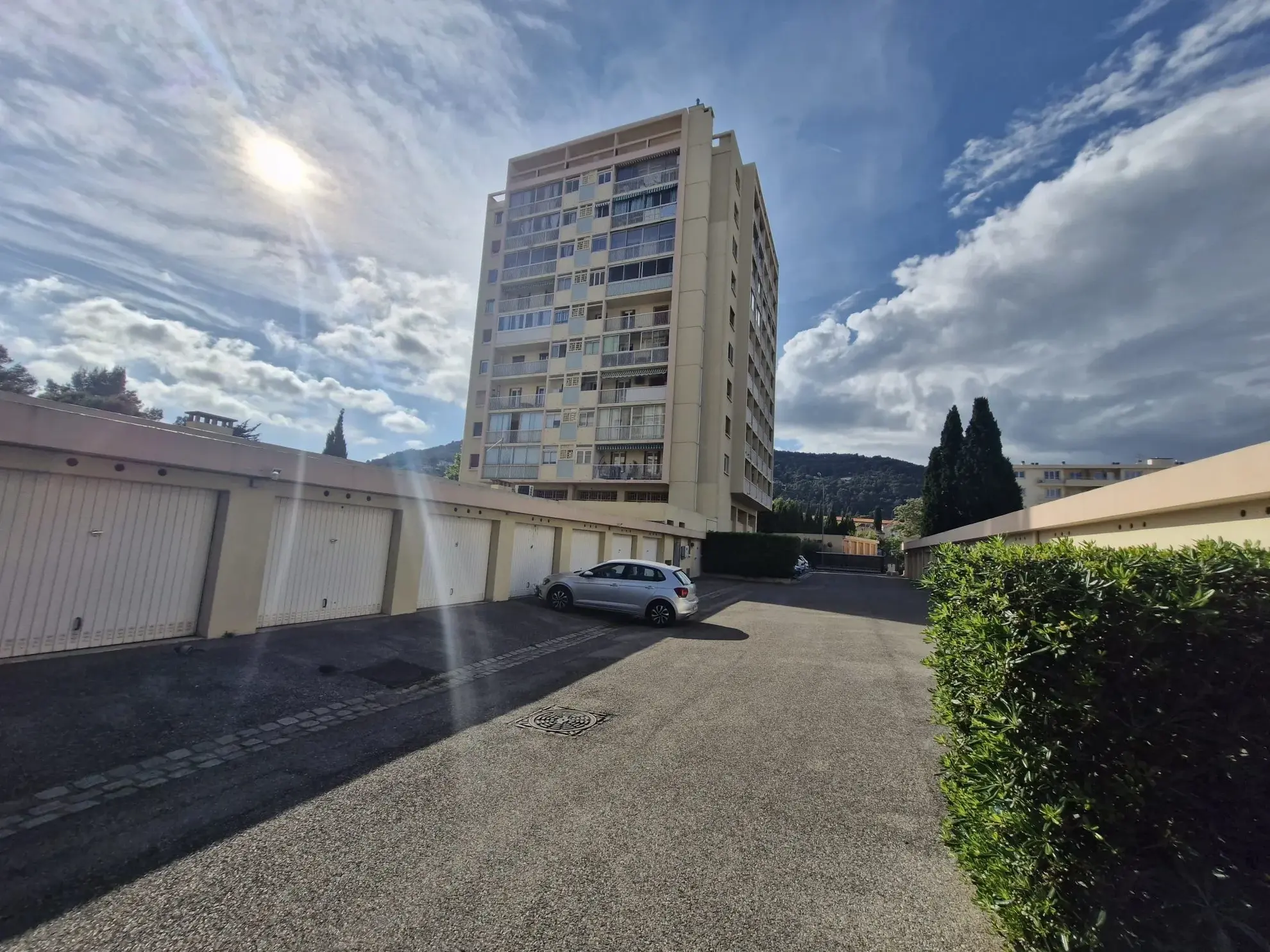Garage sécurisé de 17m² à La Valette-du-Var - Investissement idéal 