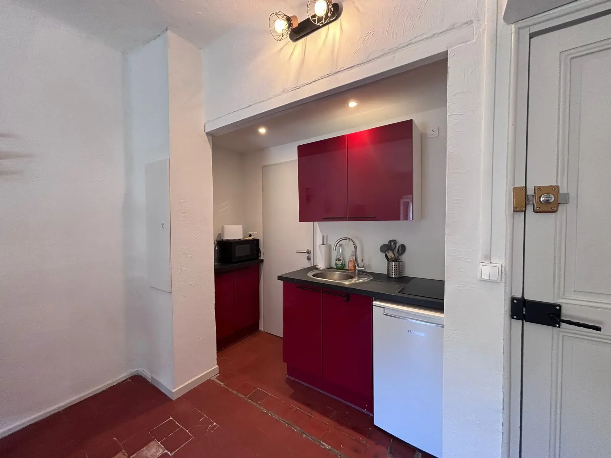 Studio de charme avec vue exceptionnelle sur la Sorgue à Fontaine-de-Vaucluse 