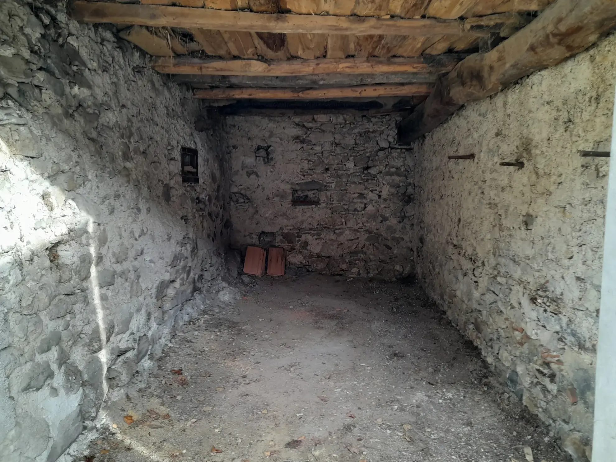 Grandes Granges à Rénover dans un Village Calme en Comingeois (31) 