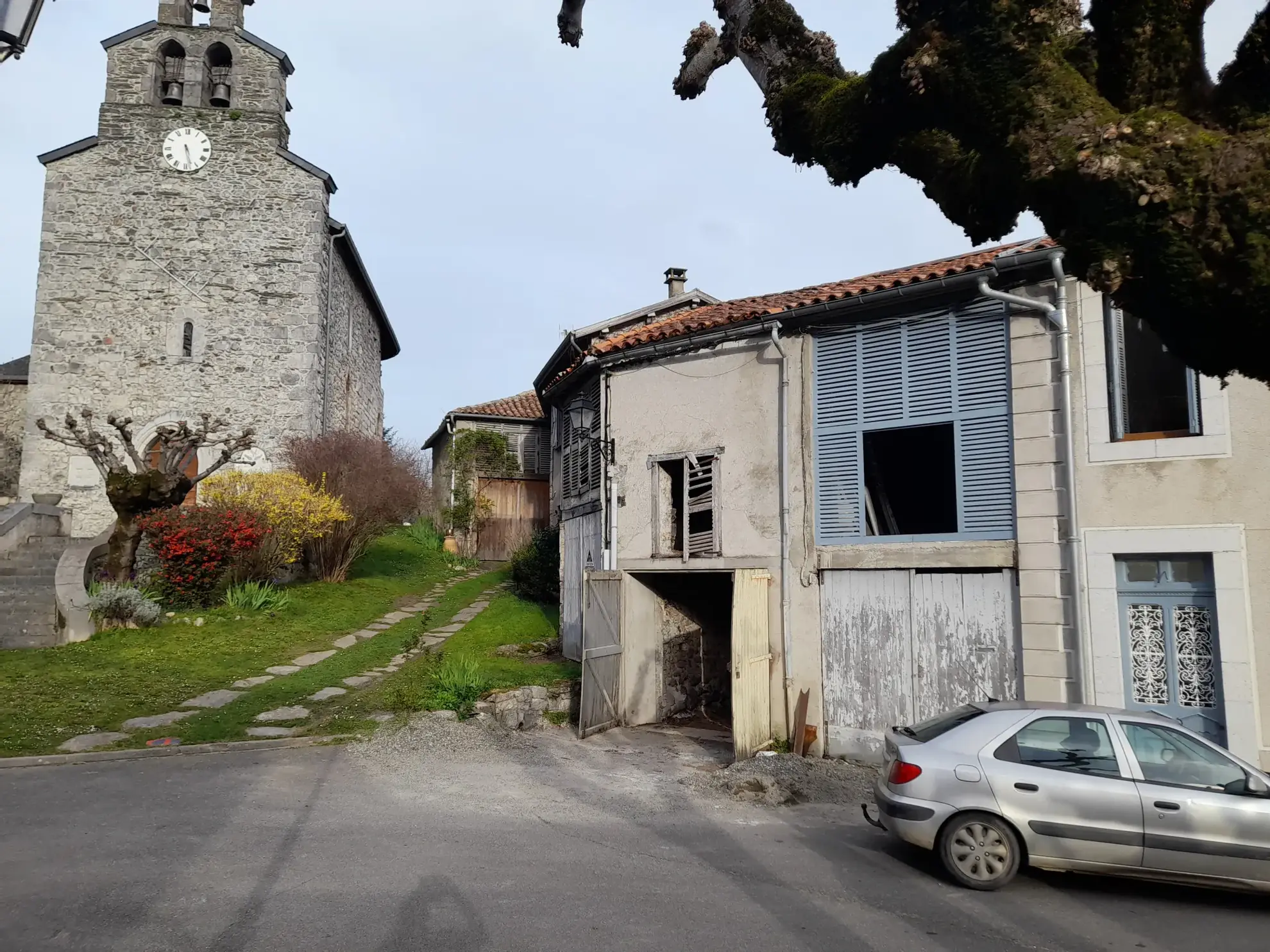 Grandes Granges à Rénover dans un Village Calme en Comingeois (31) 