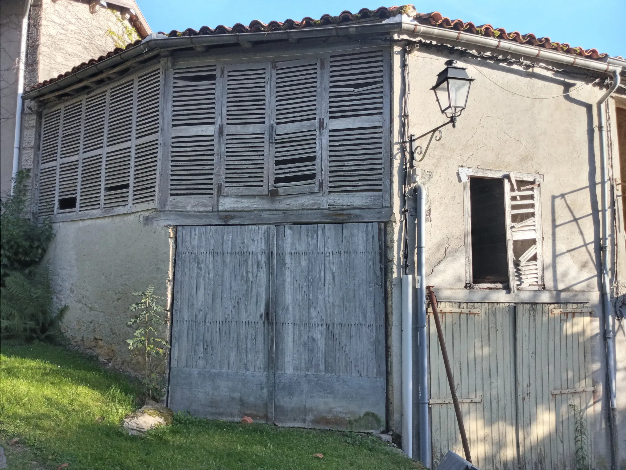 Grandes Granges à Rénover dans un Village Calme en Comingeois (31)