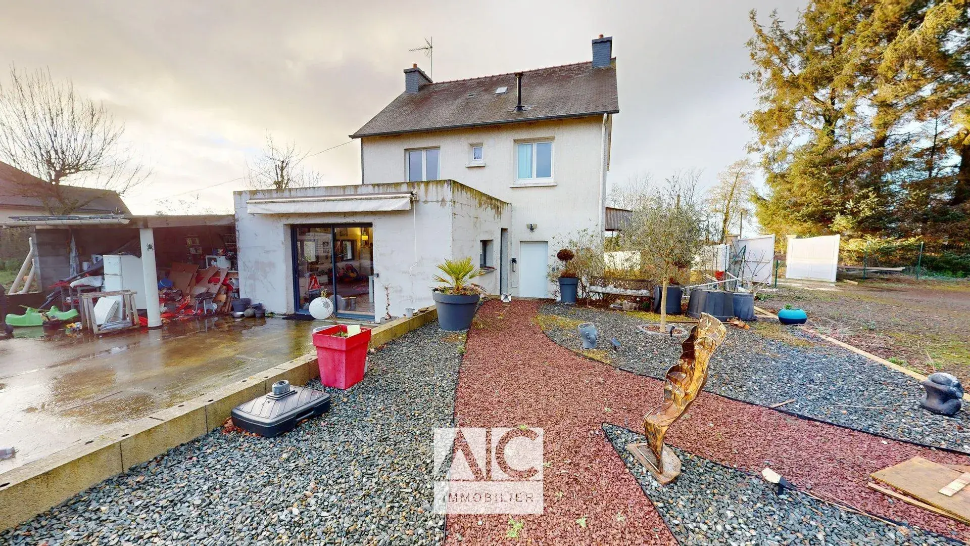 Maison familiale à Plouézec, 114m², terrain de 4810m², à rénover en Bretagne