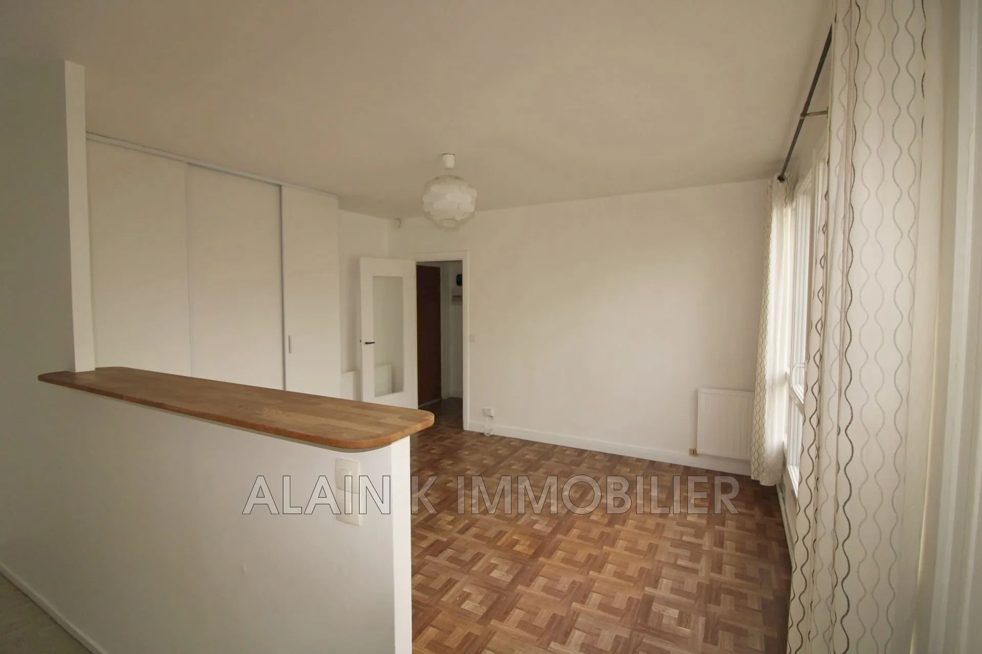 À vendre studio de 28 m² à Chaville Rive Gauche, proche transports et commerces 