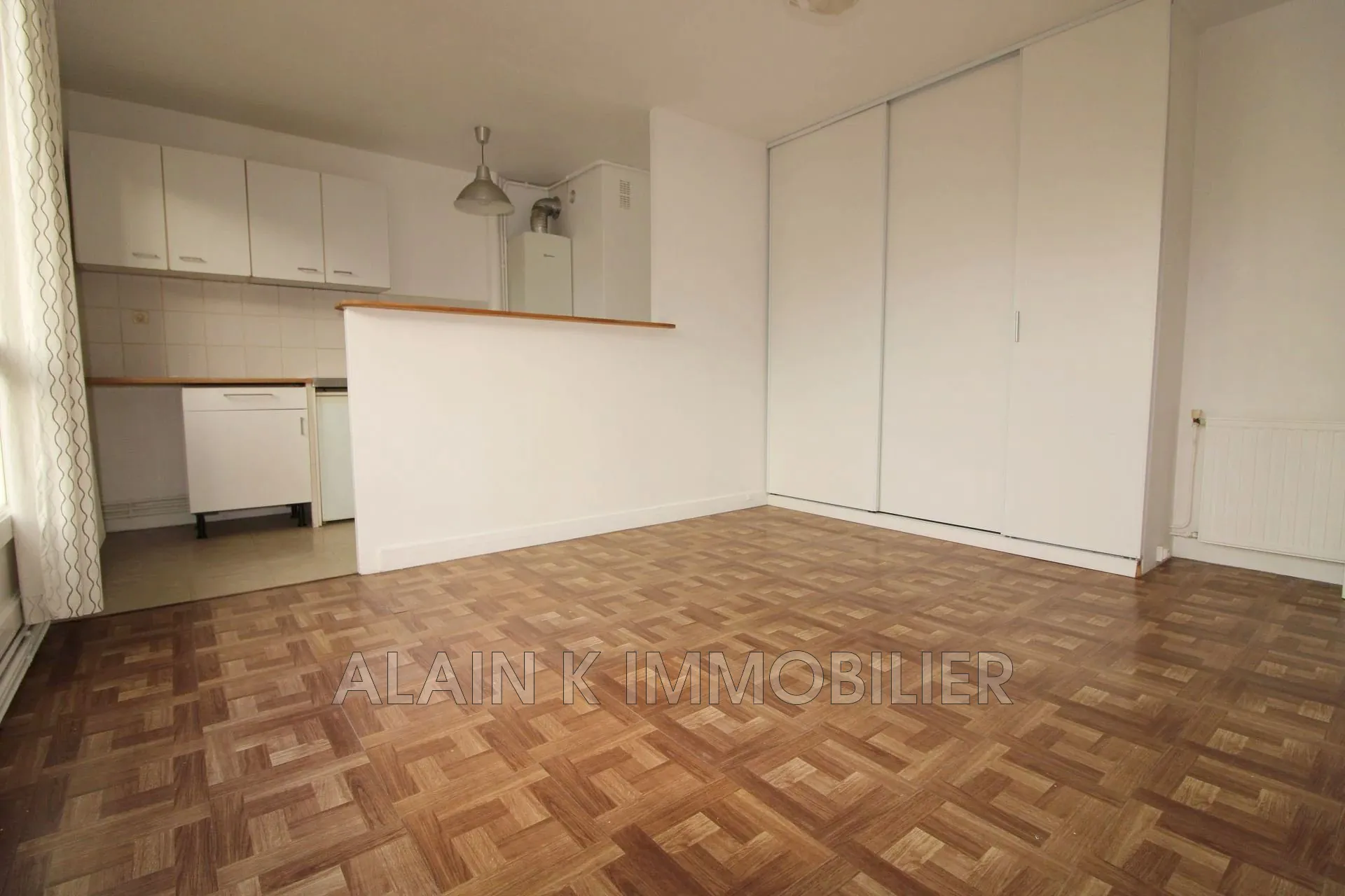 À vendre studio de 28 m² à Chaville Rive Gauche, proche transports et commerces 