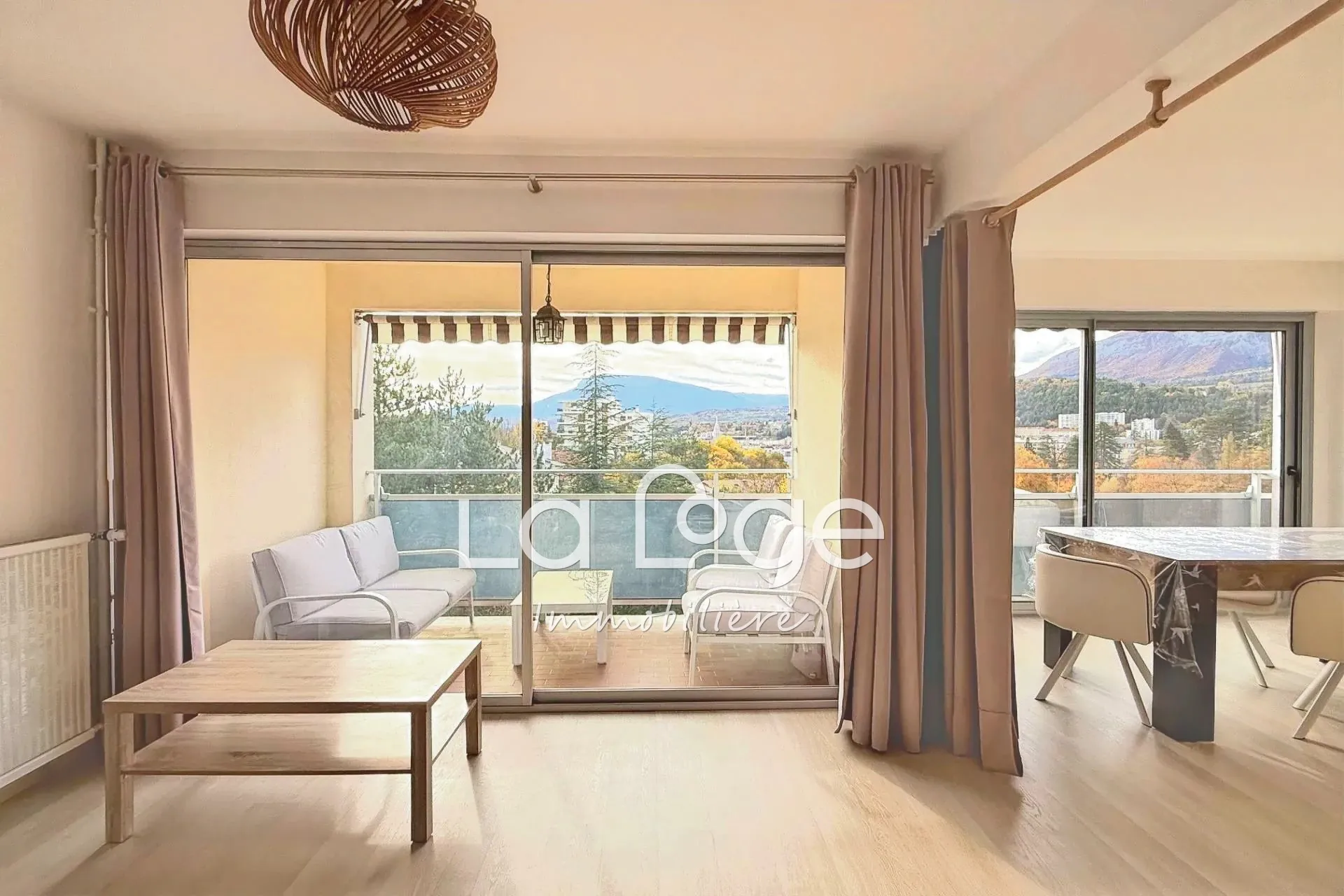 A vendre appartement 2 pièces à Gap avec balcon et cave, vue sur montagnes 
