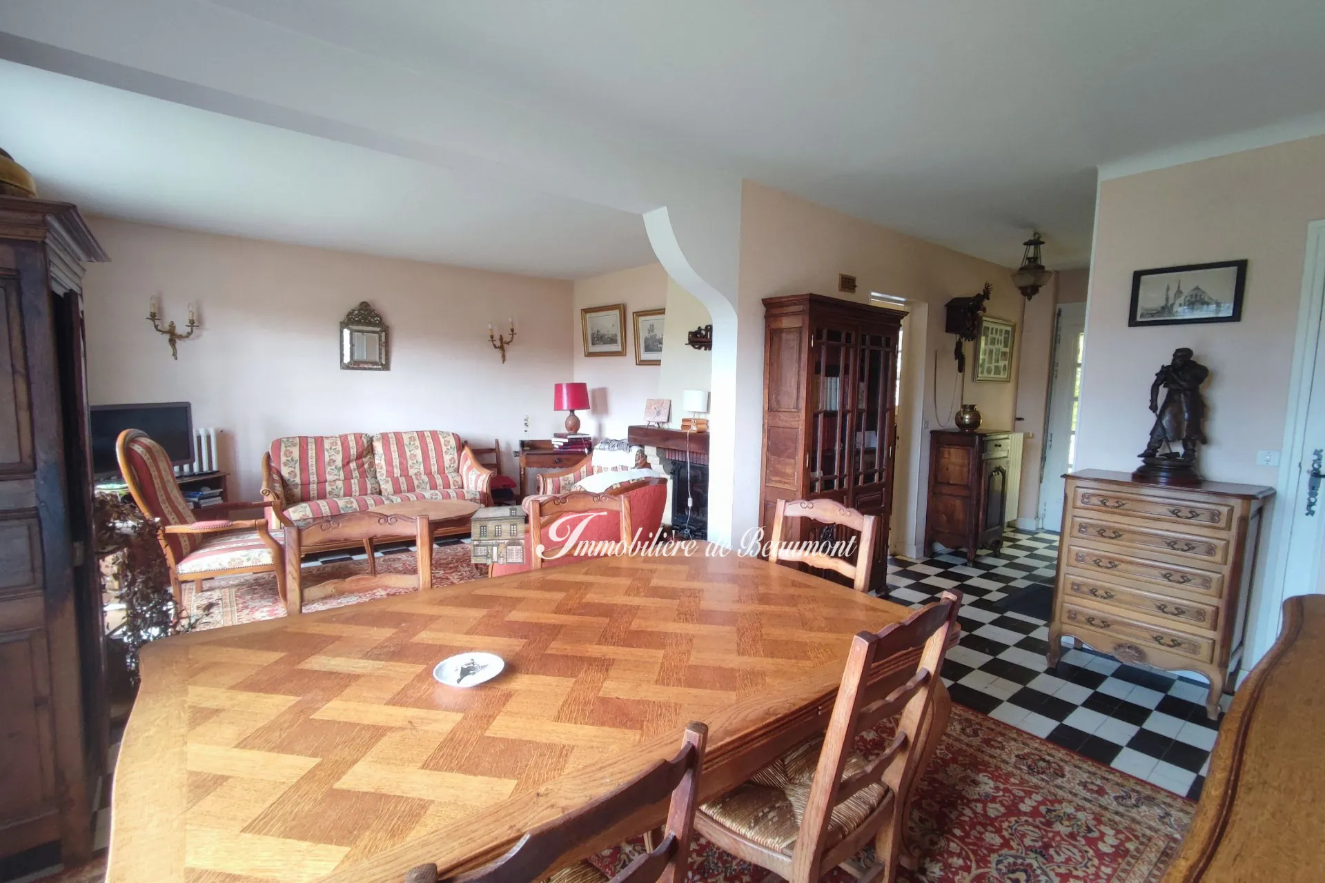 Maison à vendre à Beaumont le Roger - 3 chambres, grand terrain, proximité commodités 