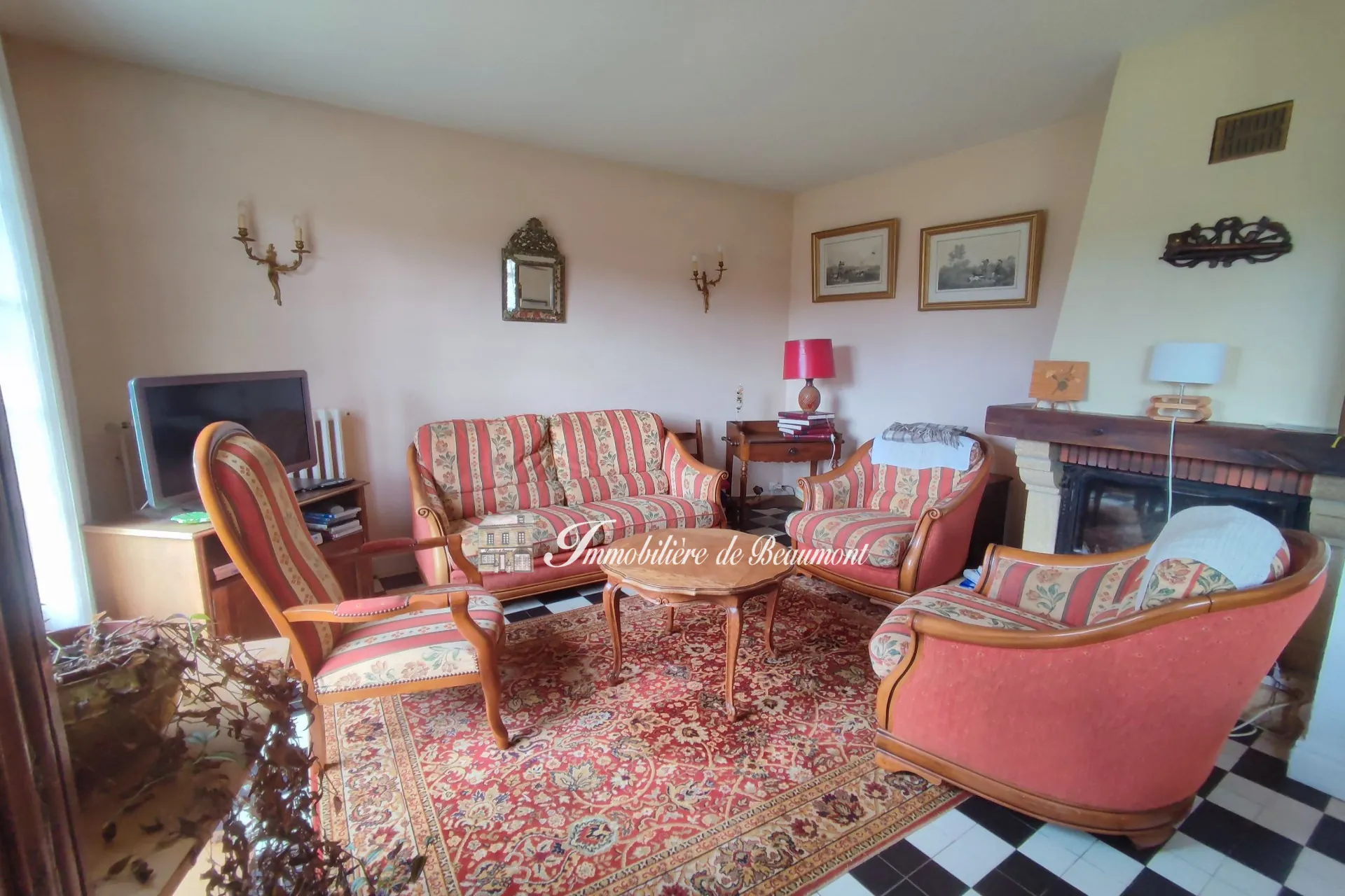 Maison à vendre à Beaumont le Roger - 3 chambres, grand terrain, proximité commodités 