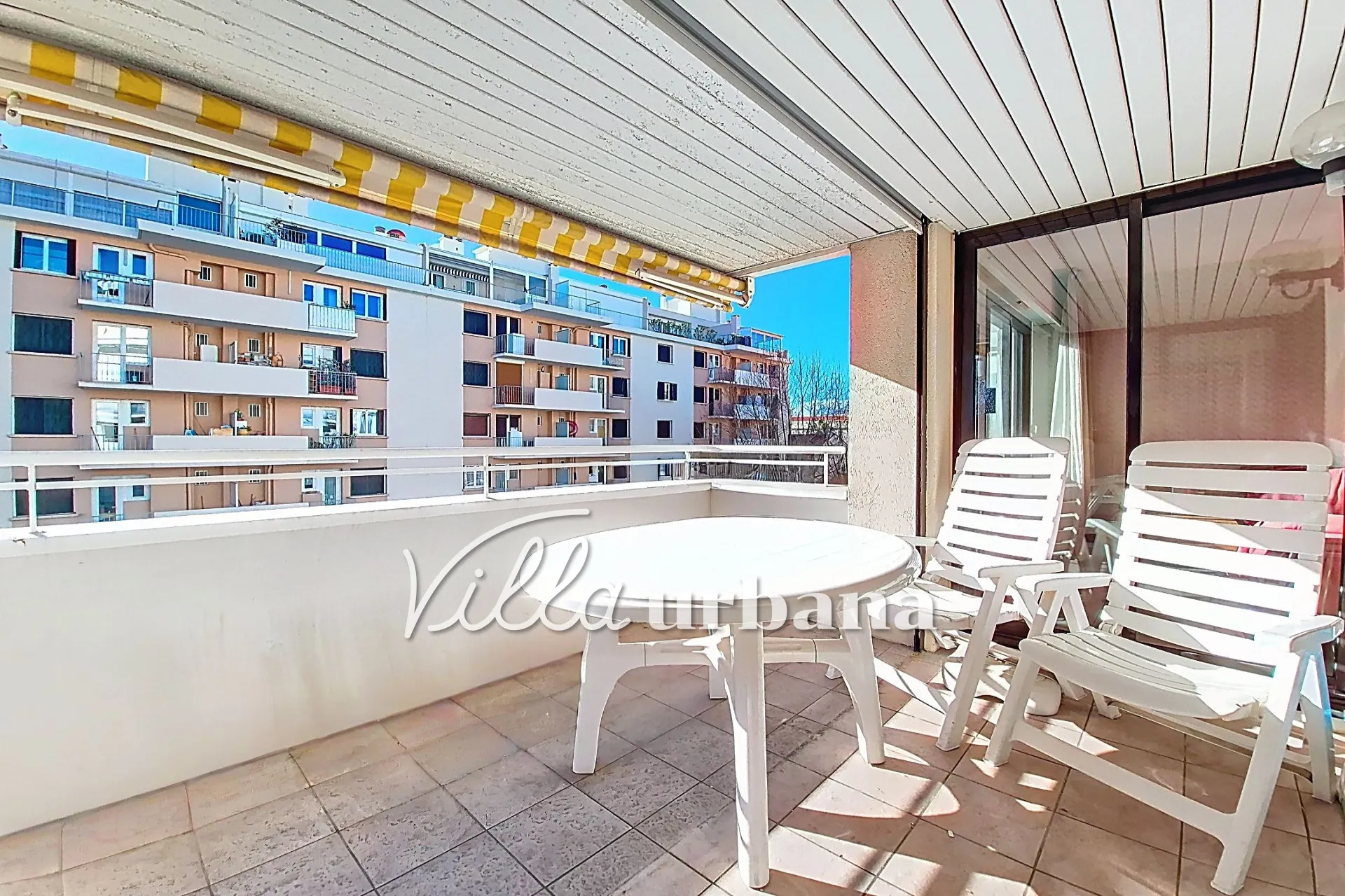 Appartement T2 à vendre à Juan-les-Pins, 50 m² avec terrasse et piscine 