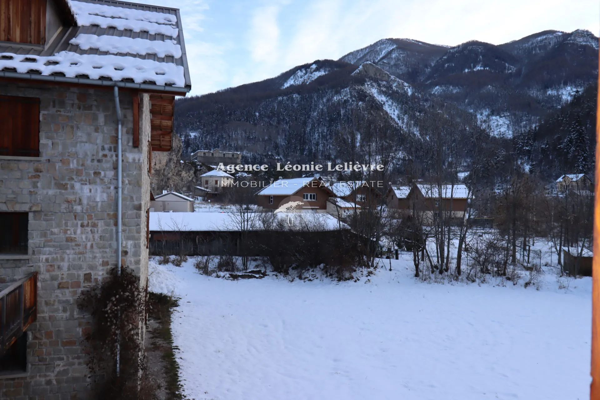 Maison à vendre à Colmars avec appartement, garage et vue panoramique 