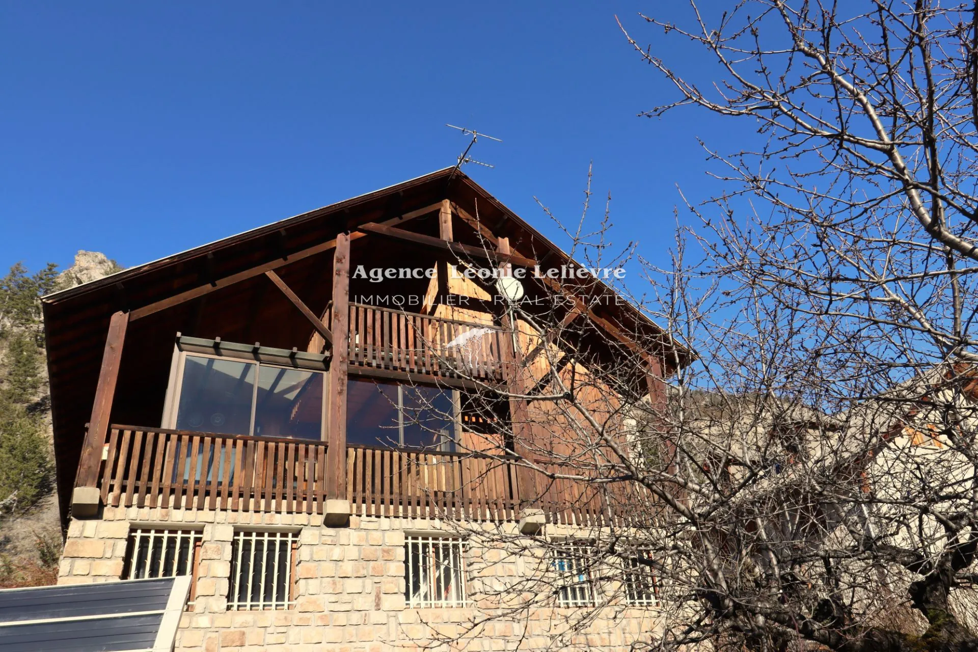 Maison à vendre à Colmars avec appartement, garage et vue panoramique