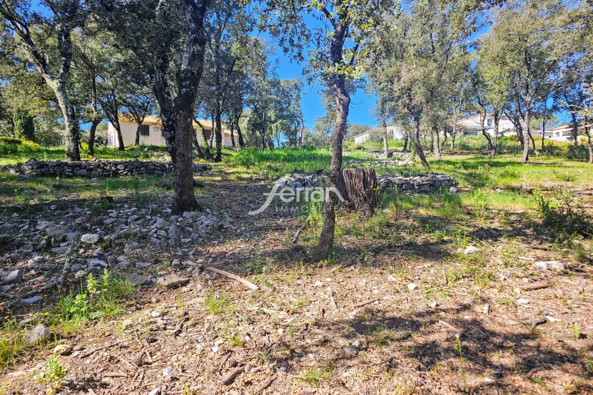 Terrain à bâtir de 2 200 m² à Le Thoronet, zone UC, idéal pour projet résidentiel