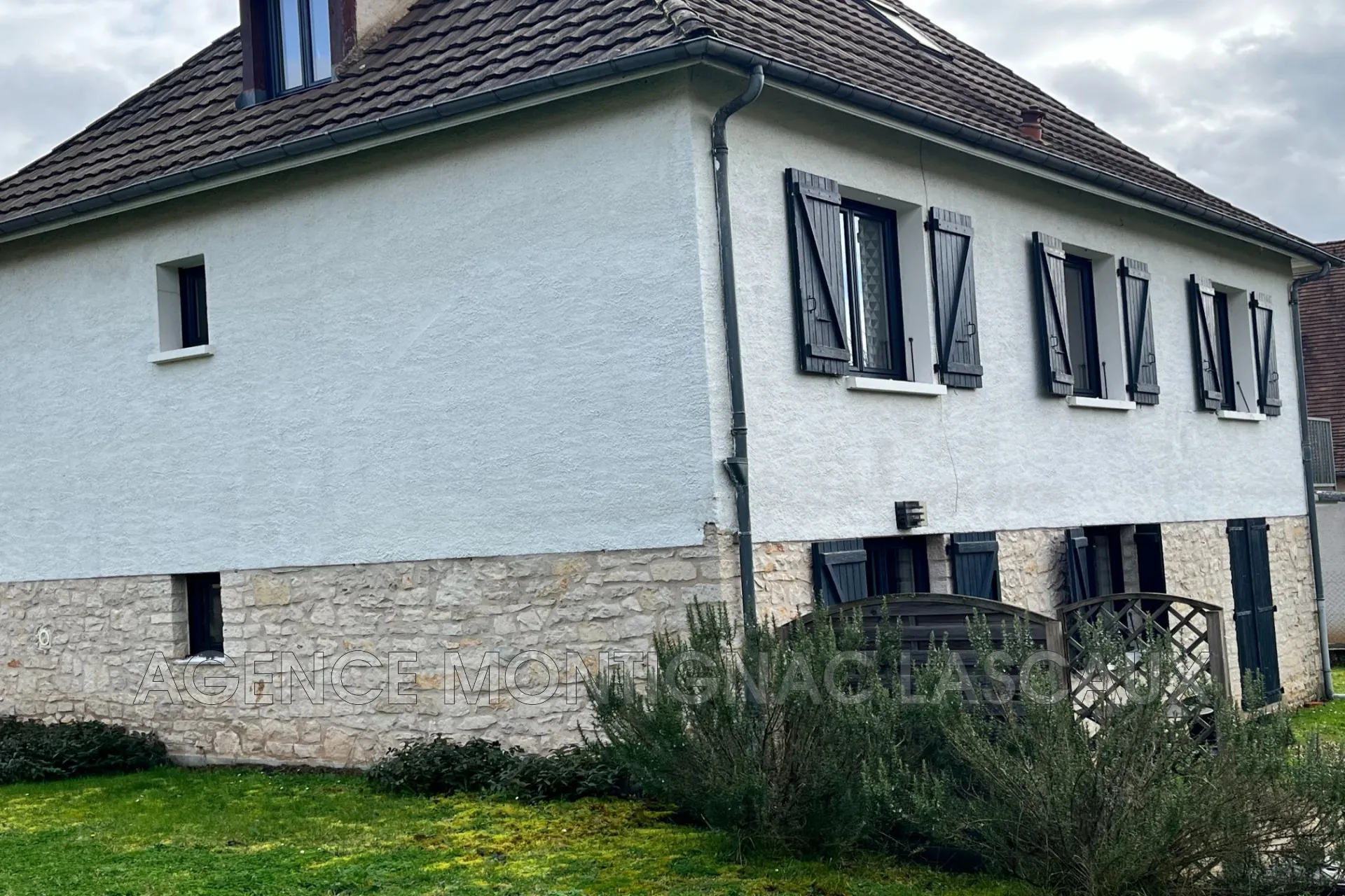 Maison familiale rénovée de 149 m² à Montignac-Lascaux avec jardin 