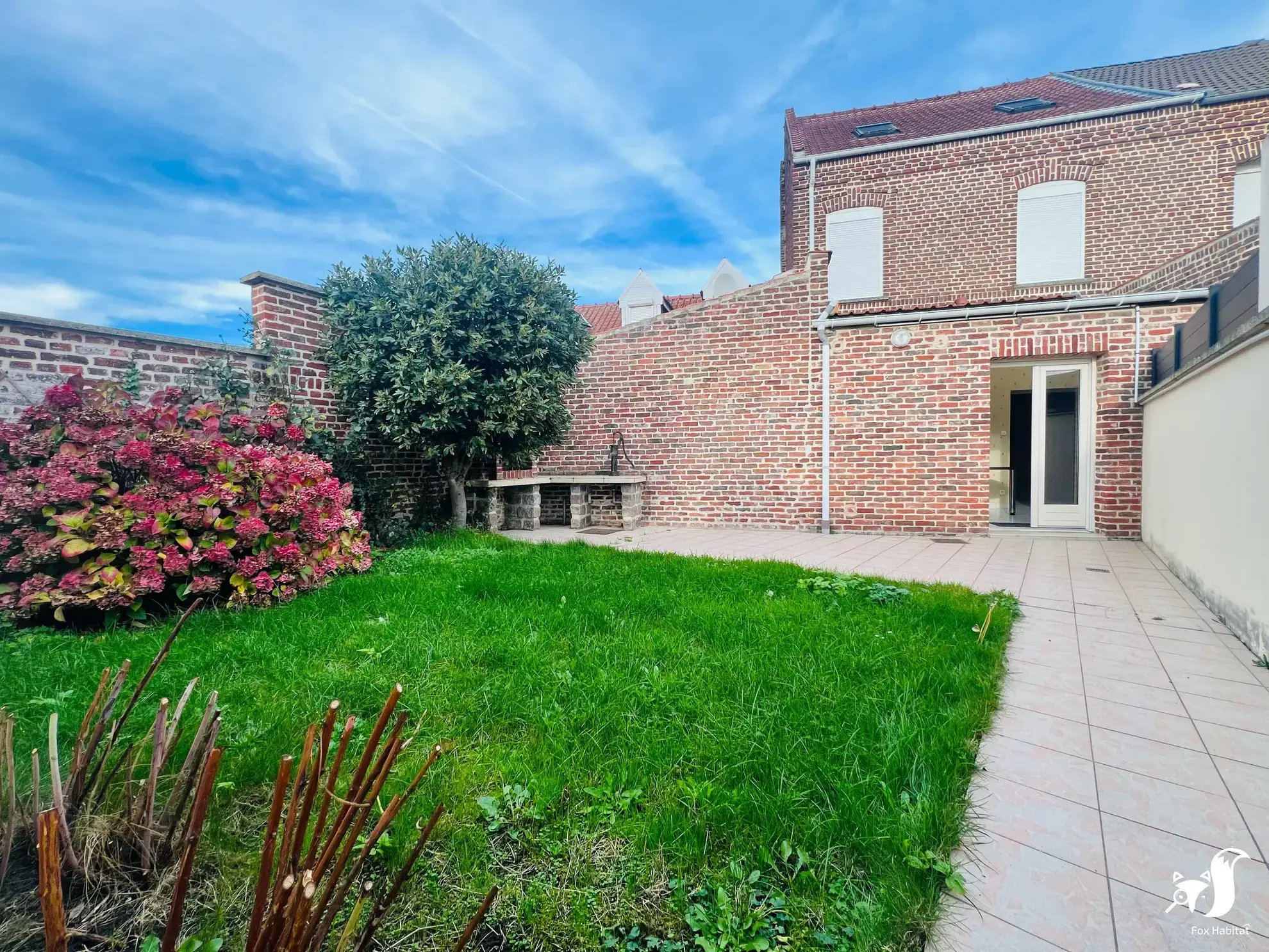 Maison mitoyenne à Neuville-Saint-Rémy – 129 m², 4 chambres, garage et espace extérieur