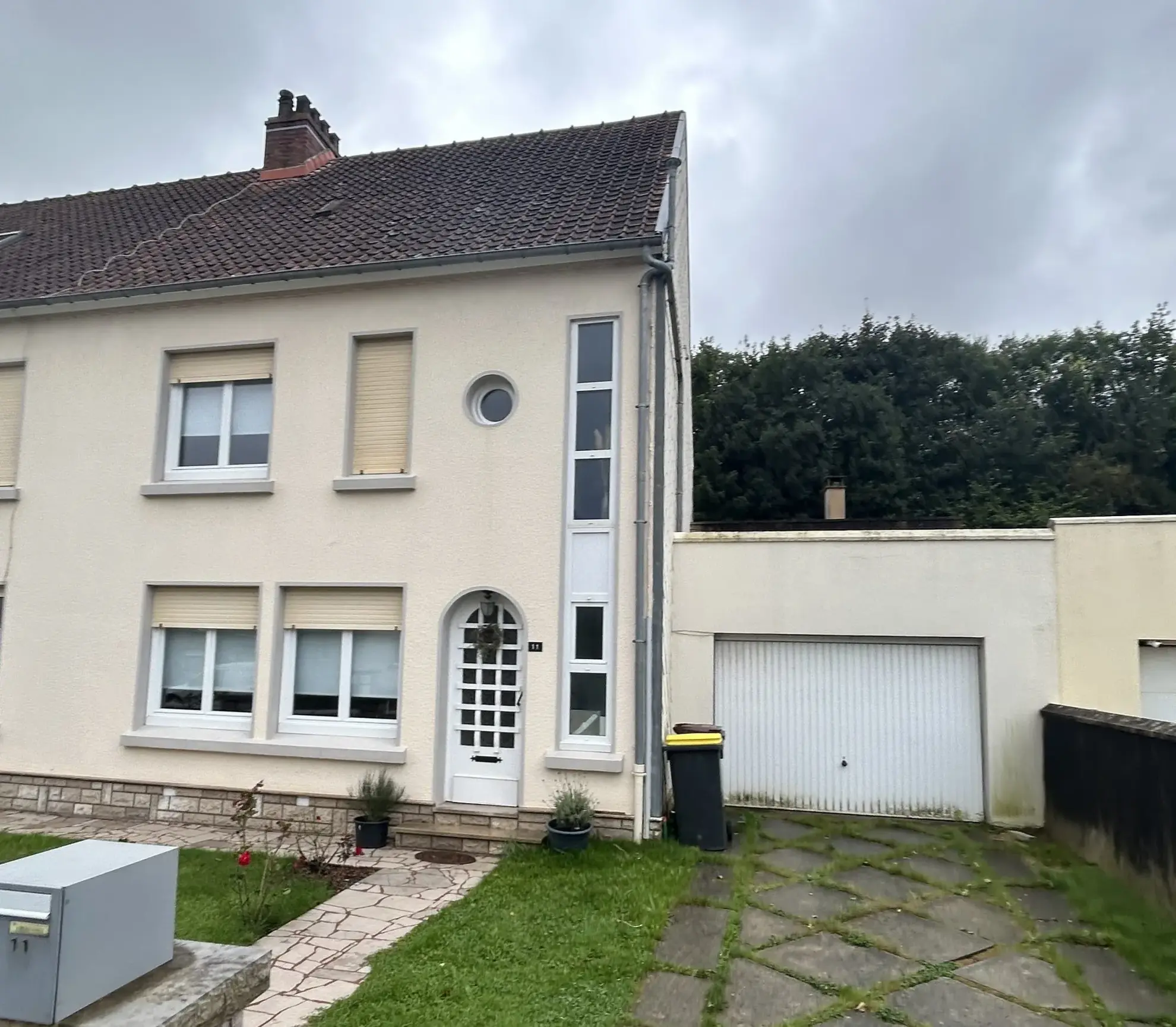 Maison semi-individuelle à Ferques avec jardin et garage