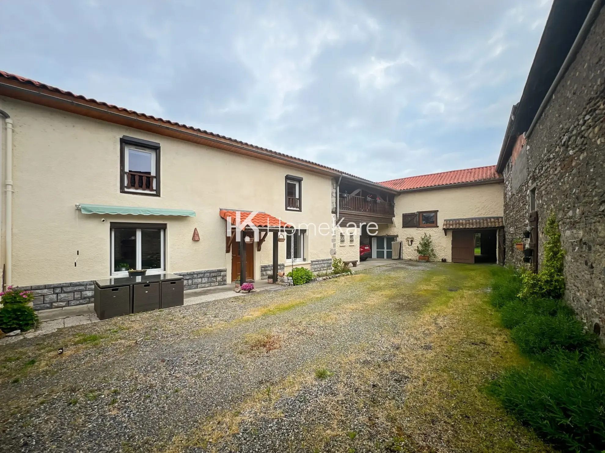 Maison à vendre de 190 m² avec jardin à Gourdan-Polignan