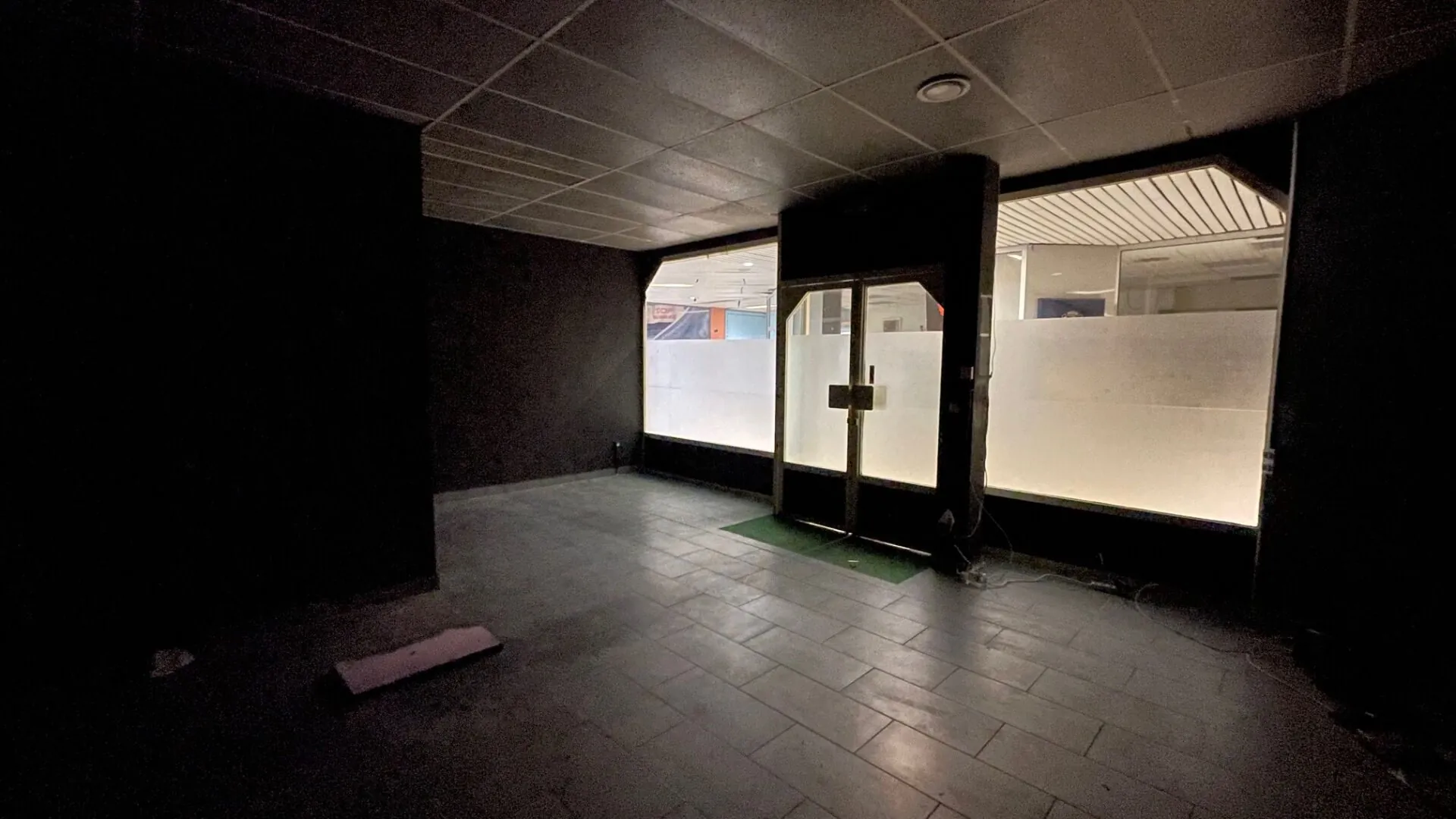 Local commercial à vendre à Mayenne avec vitrine de 73 m² 